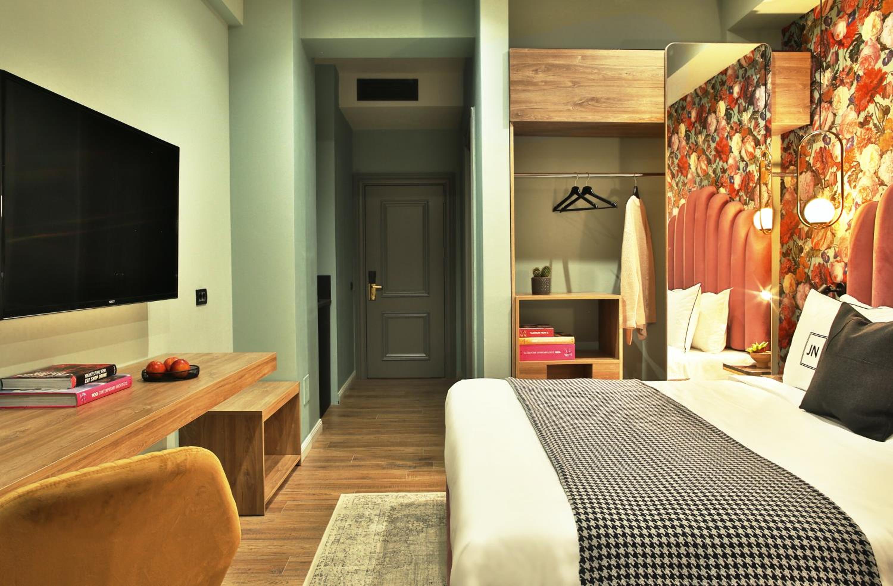 Large Twin Room - Photo 8