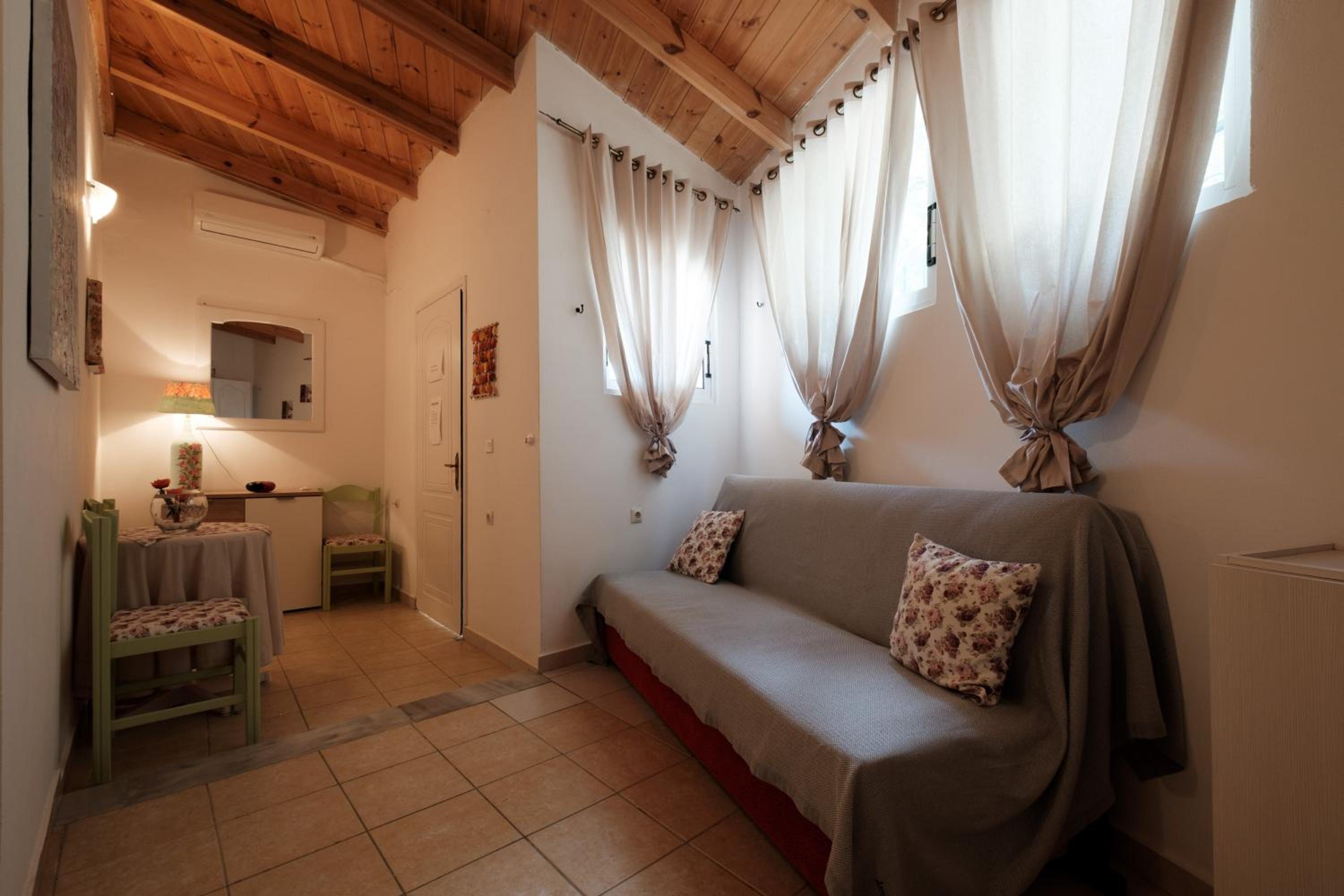 Standard Triple Room With Sea View