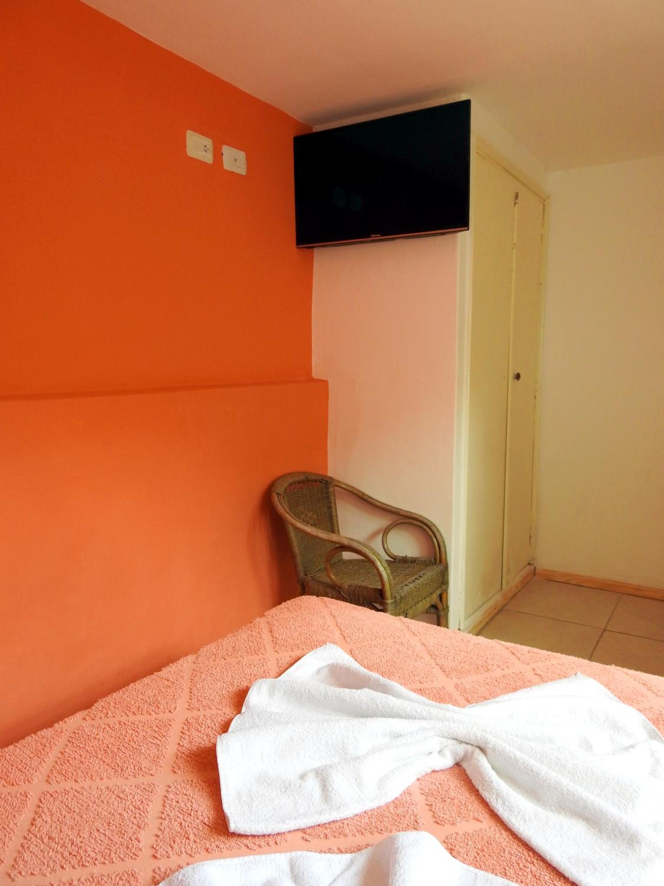 Twin Room with Private Bathroom photo 3