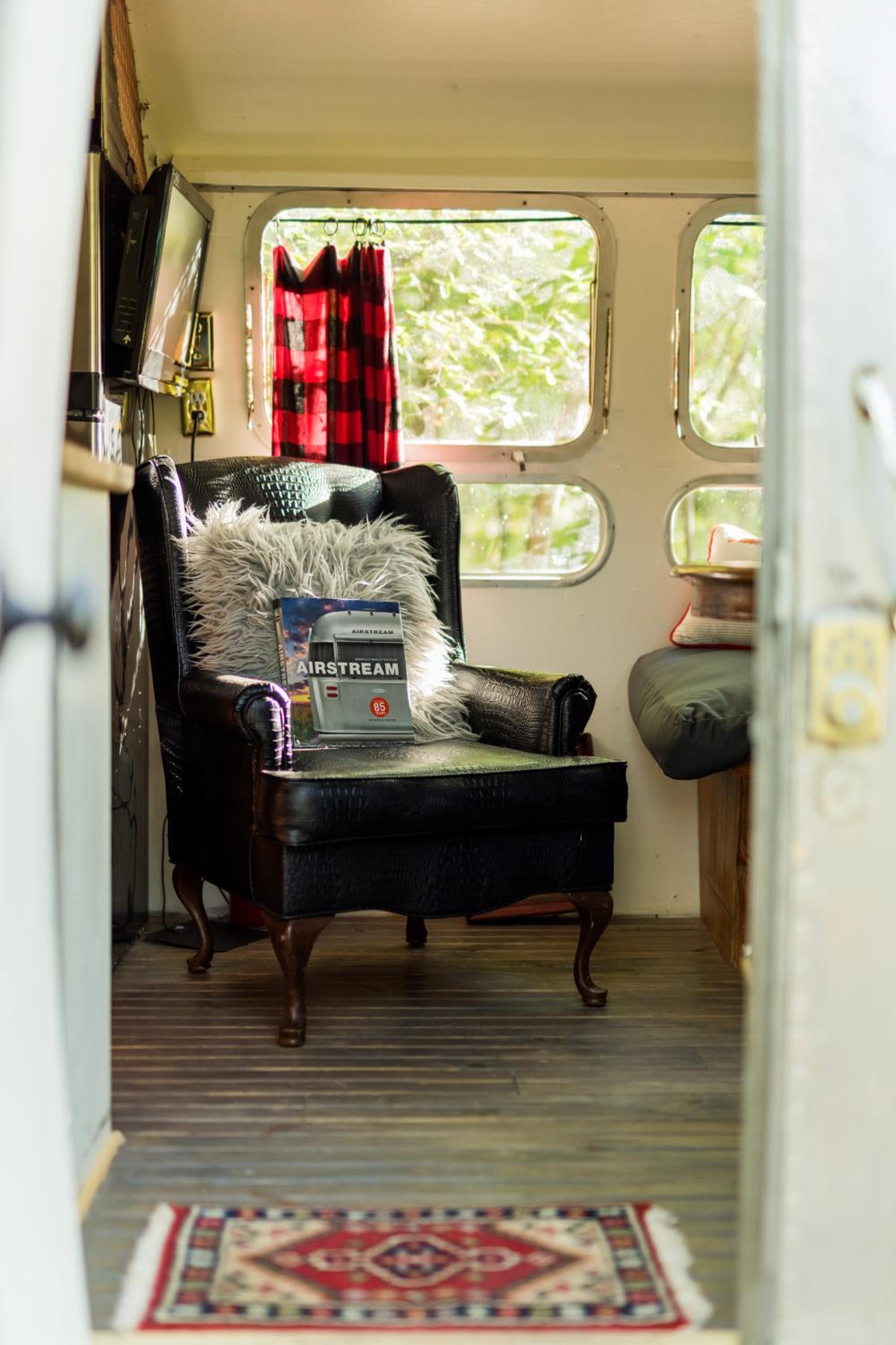 Mobile Home - Photo 1