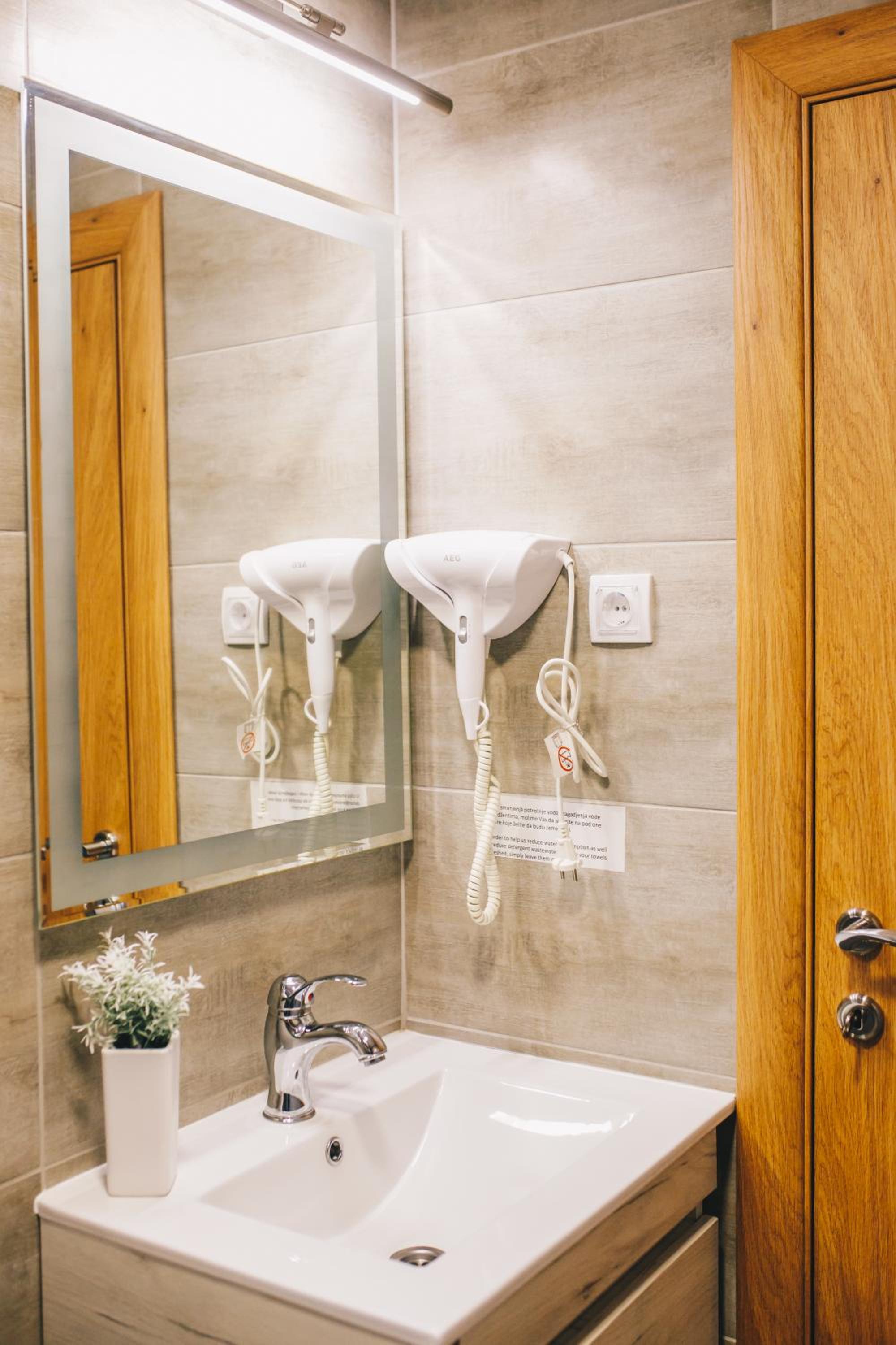 Deluxe Double or Twin Room photo 2