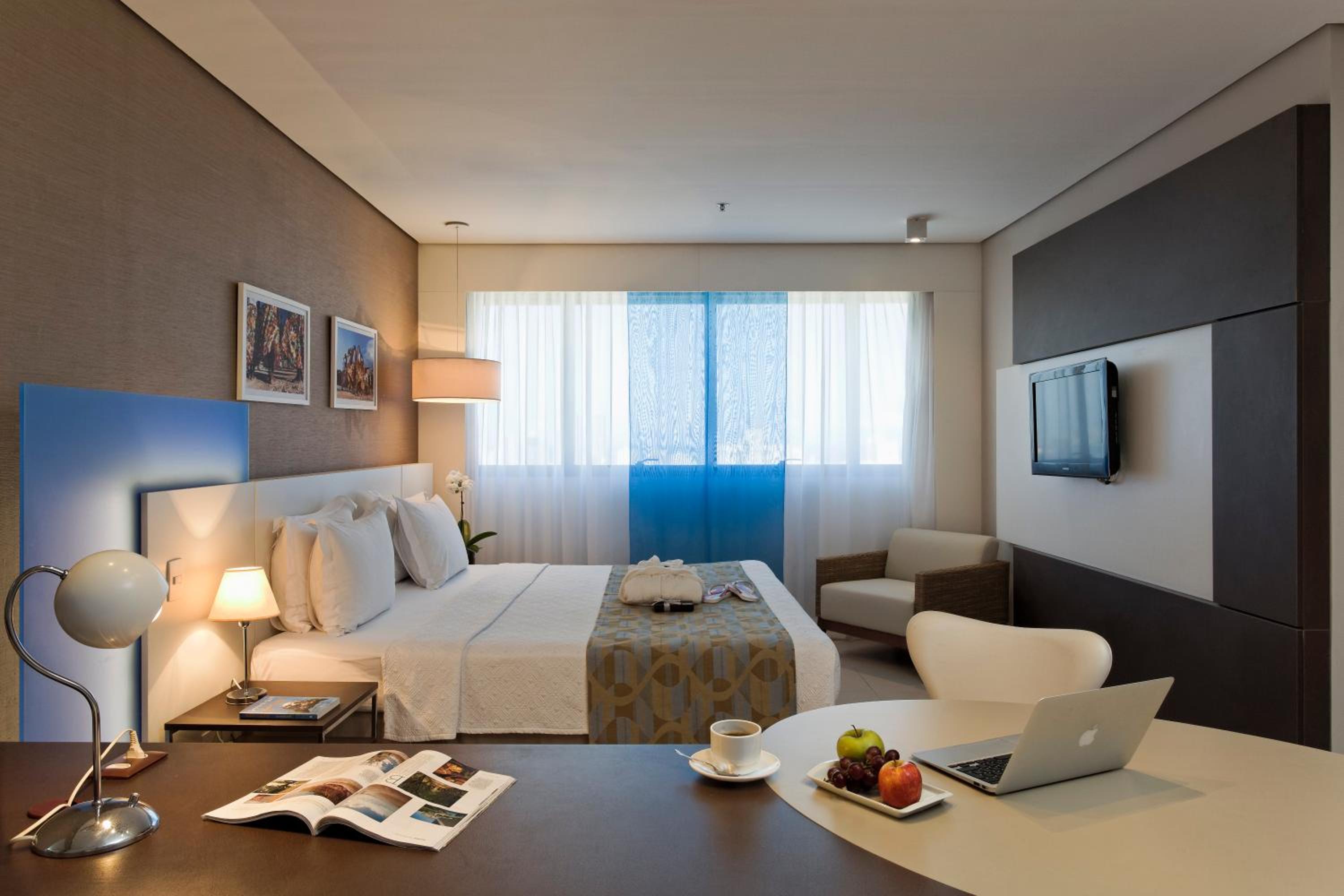 Standard Double - 1 King Bed