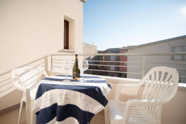 Apartment with Balcony photo 3