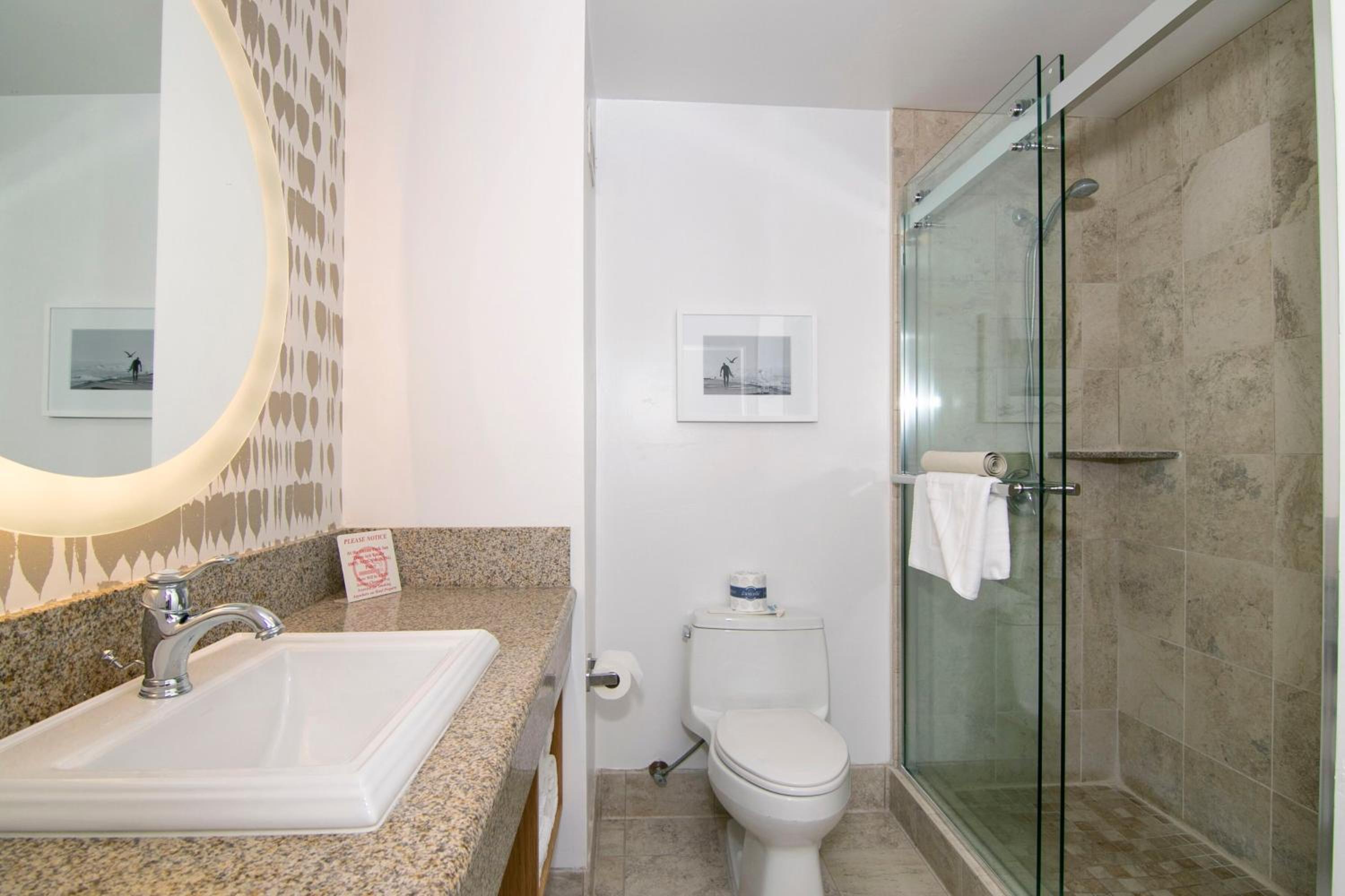 Standard Room with Ocean Front - Photo 5