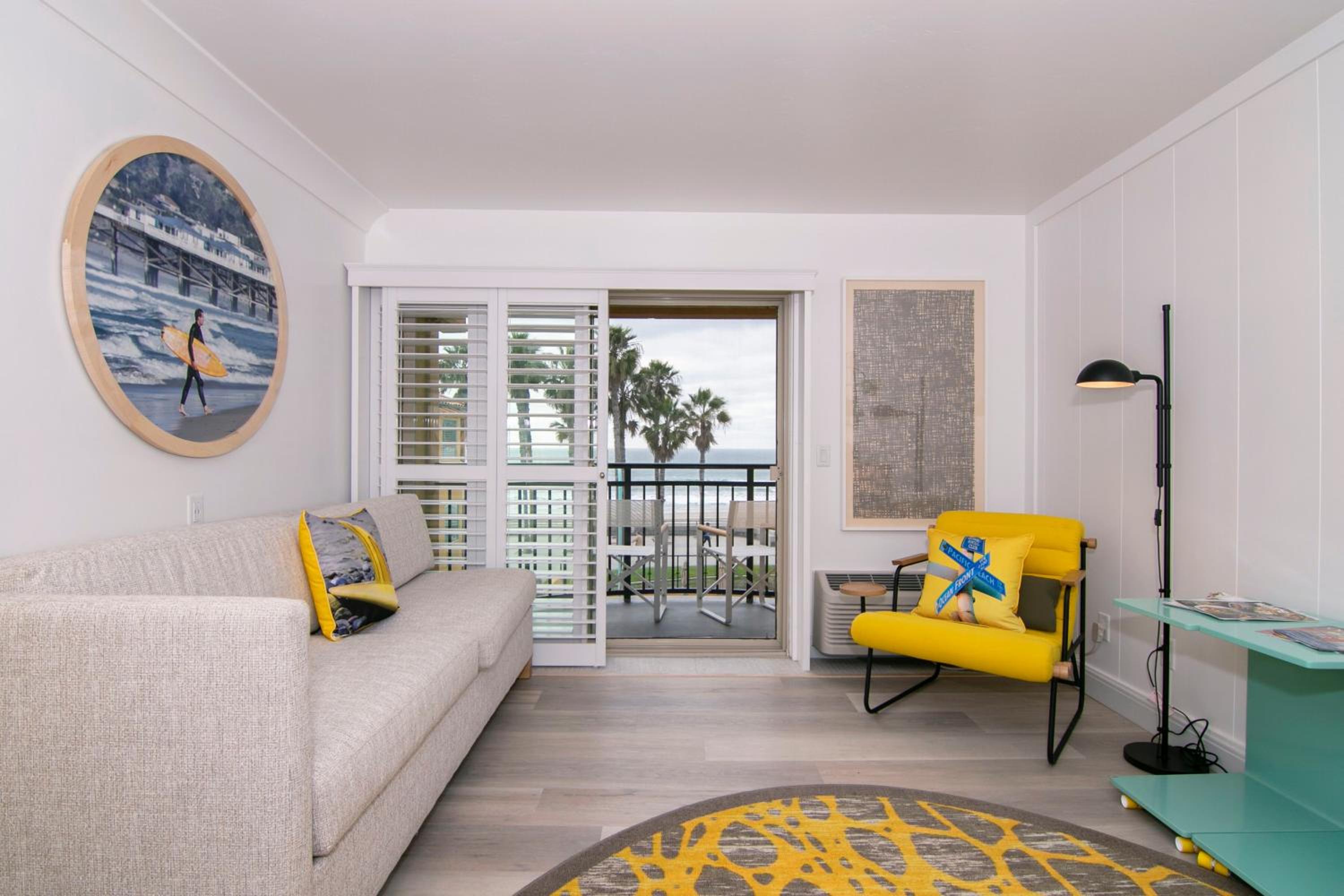 Standard Room with Ocean Front - Photo 12