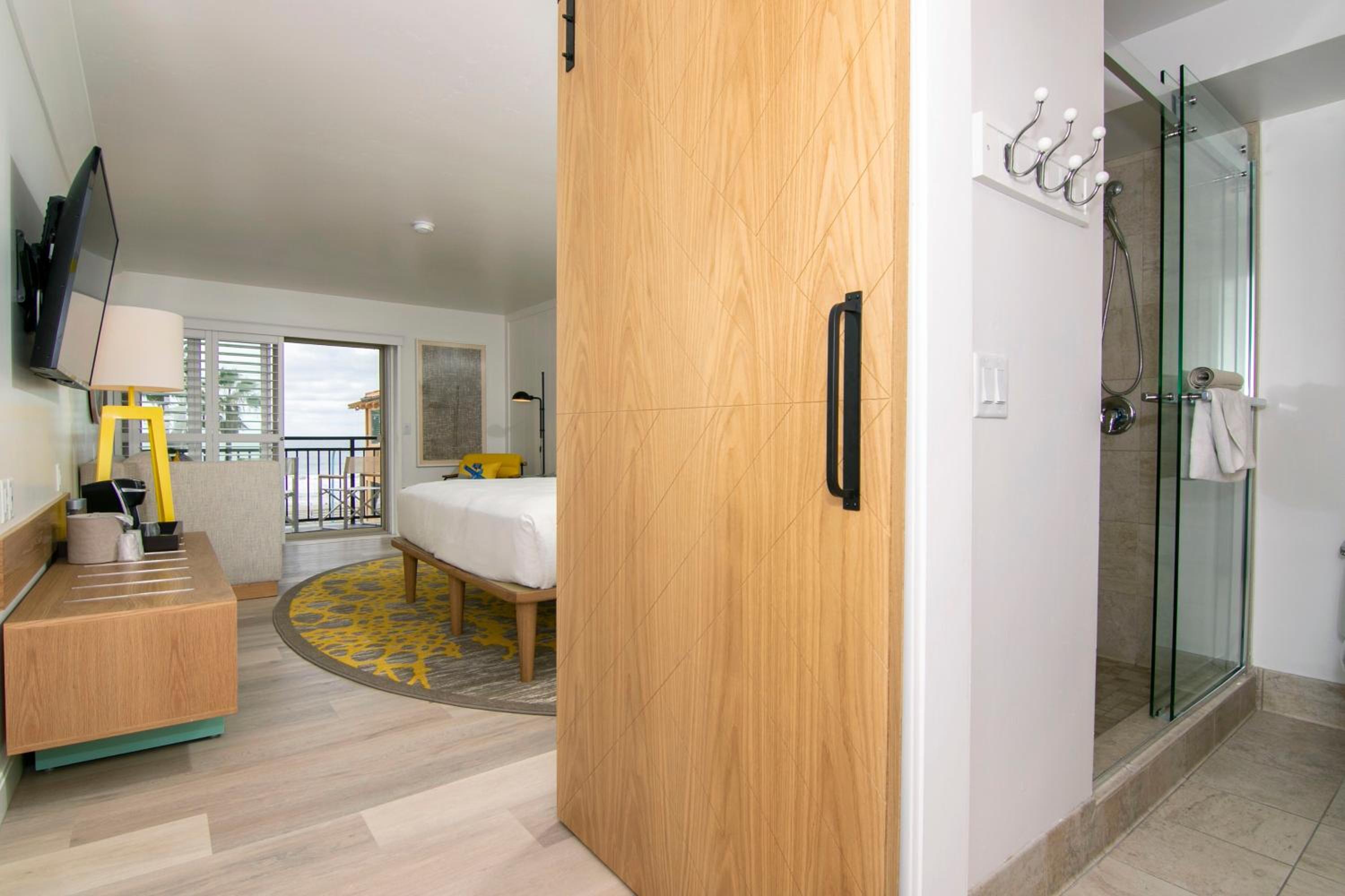 Standard Room with Ocean Front - Photo 13