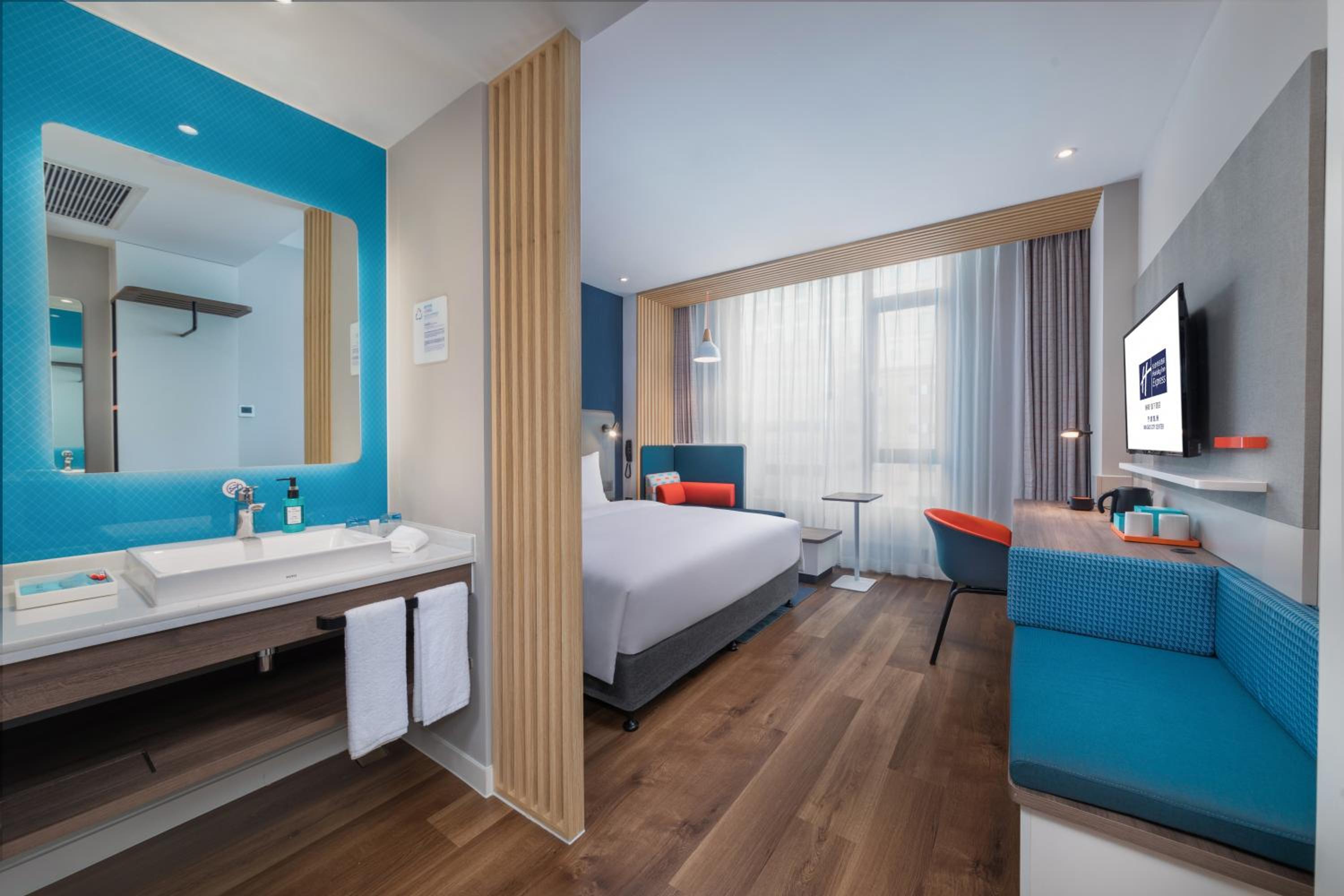 Standard King Room - Photo 4