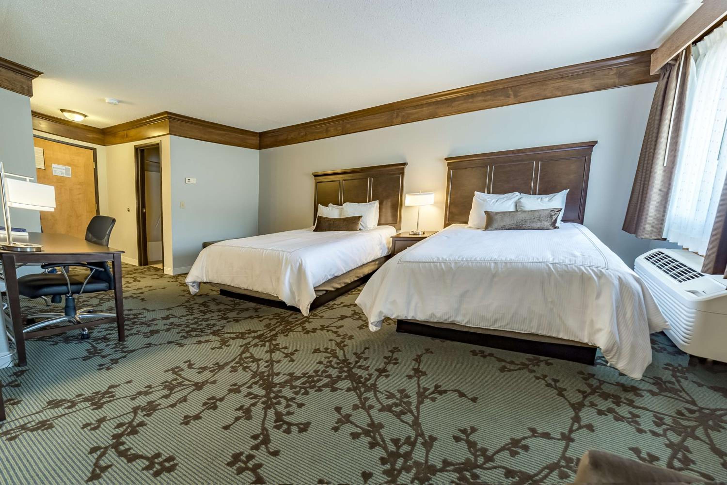 Queen Room with Two Queen Beds - First Floor photo 2