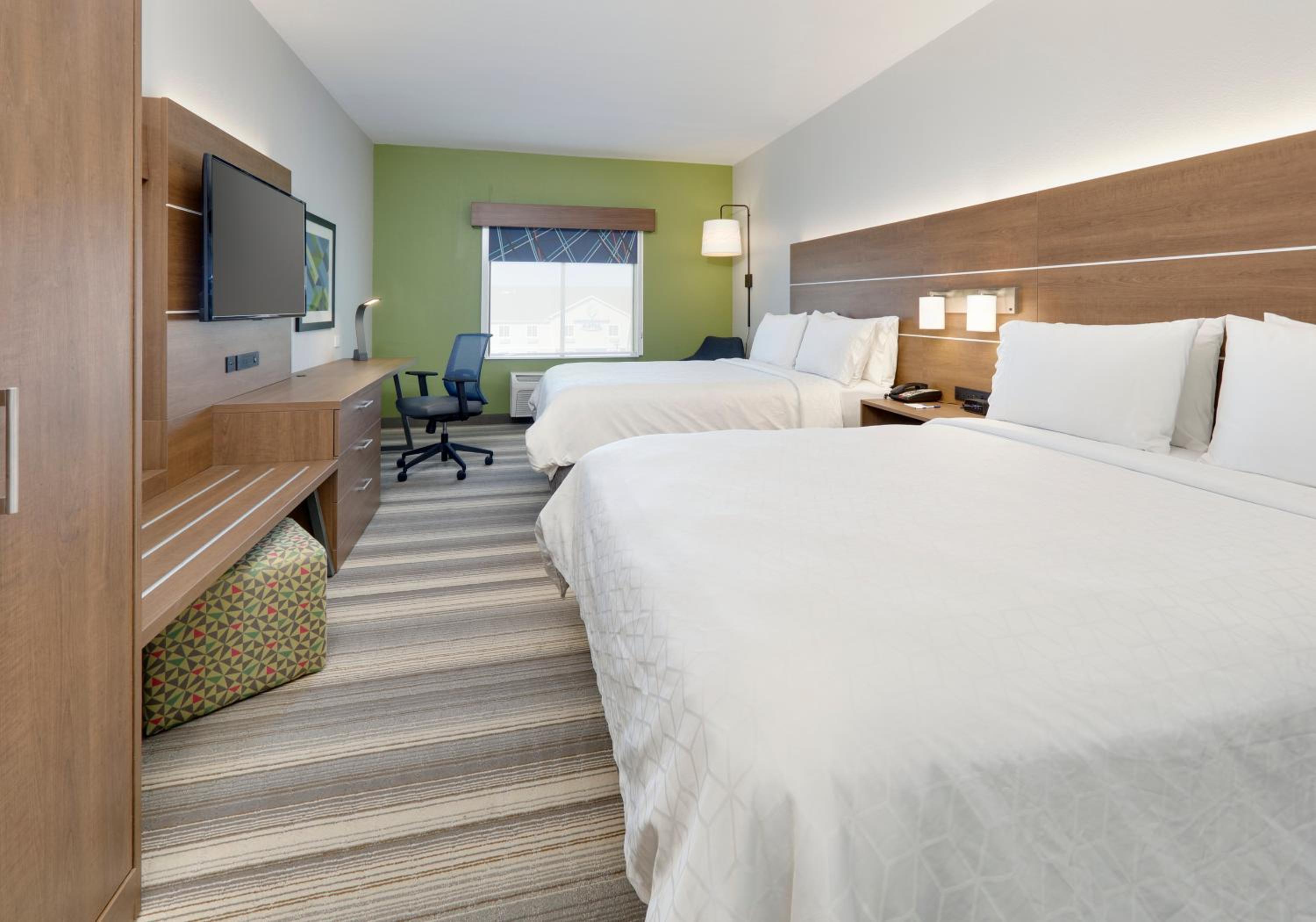 Standard Queen Room with Two Queen Beds - Photo 1