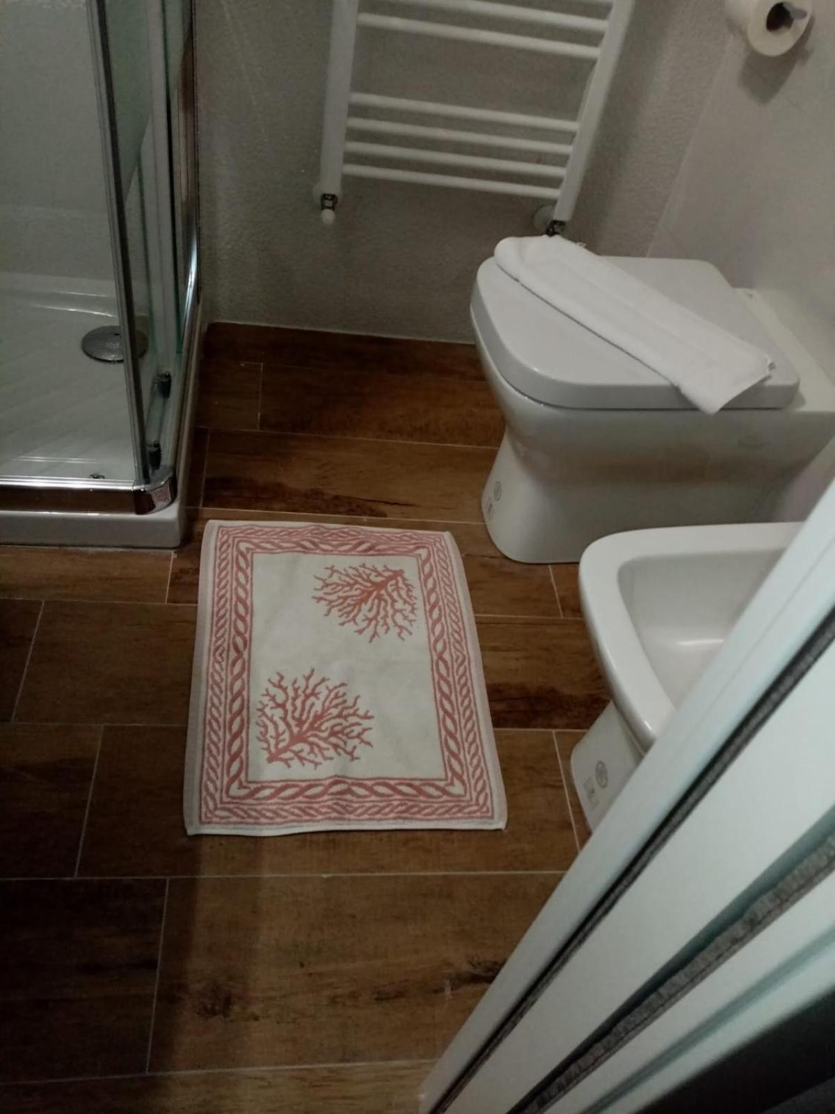 Deluxe Room (2 Adults + 1 Child) - Photo 30