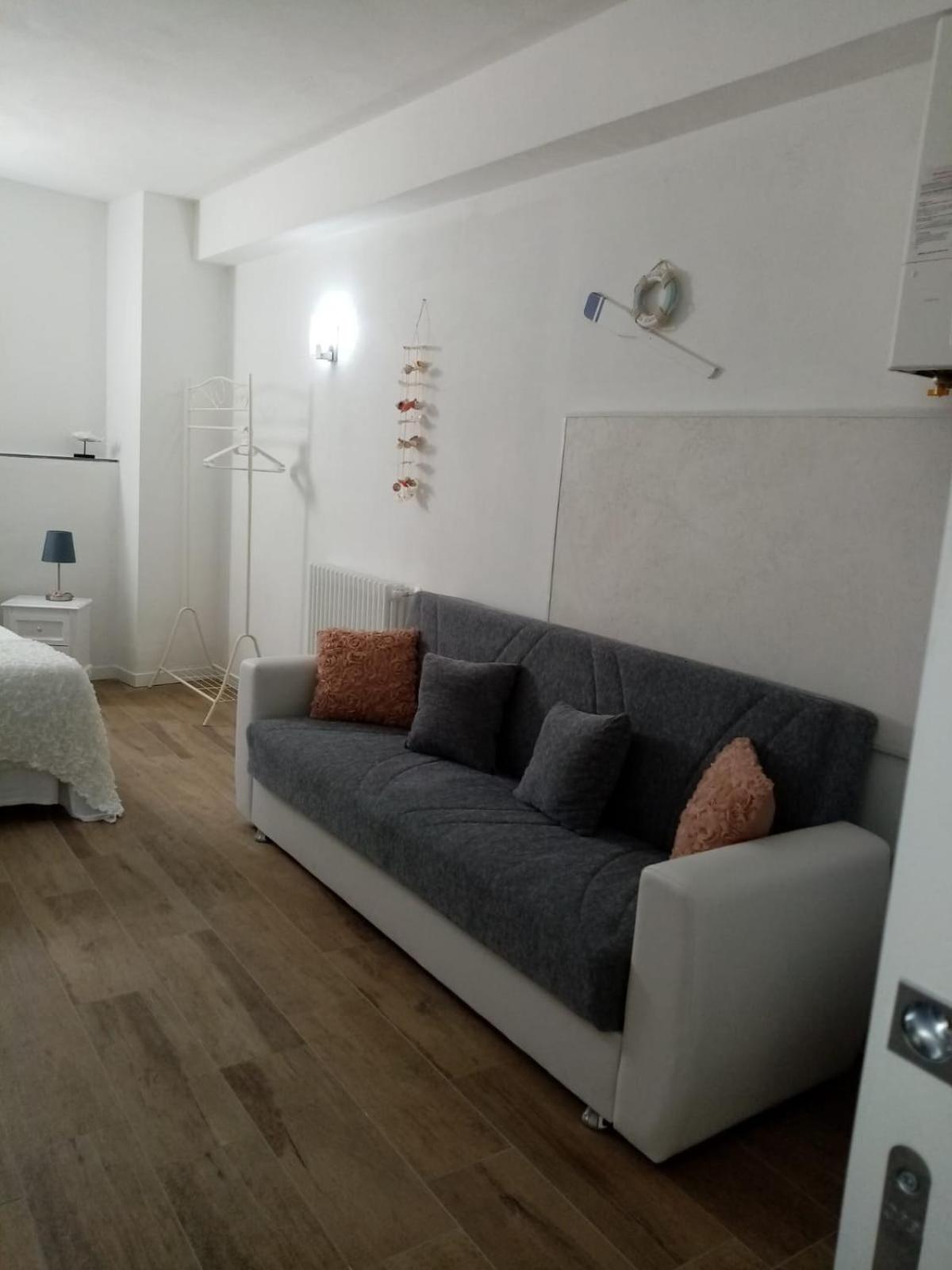 Deluxe Room (2 Adults + 1 Child) - Photo 5