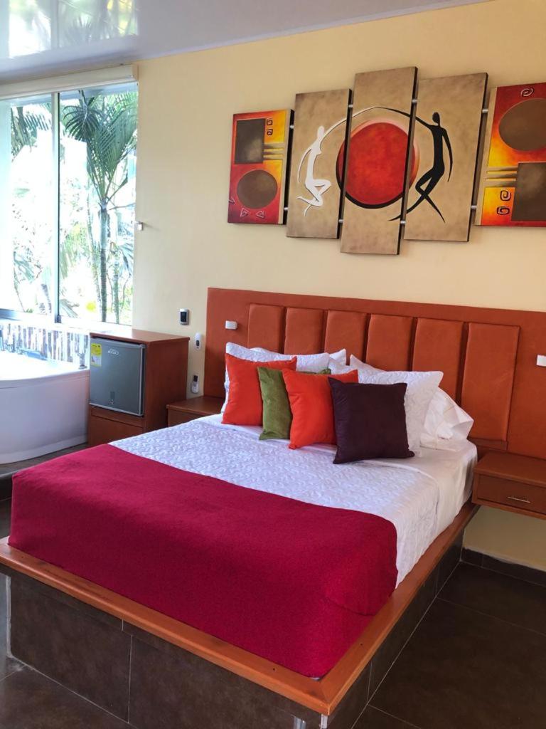 Deluxe Suite with Spa Bath photo 3