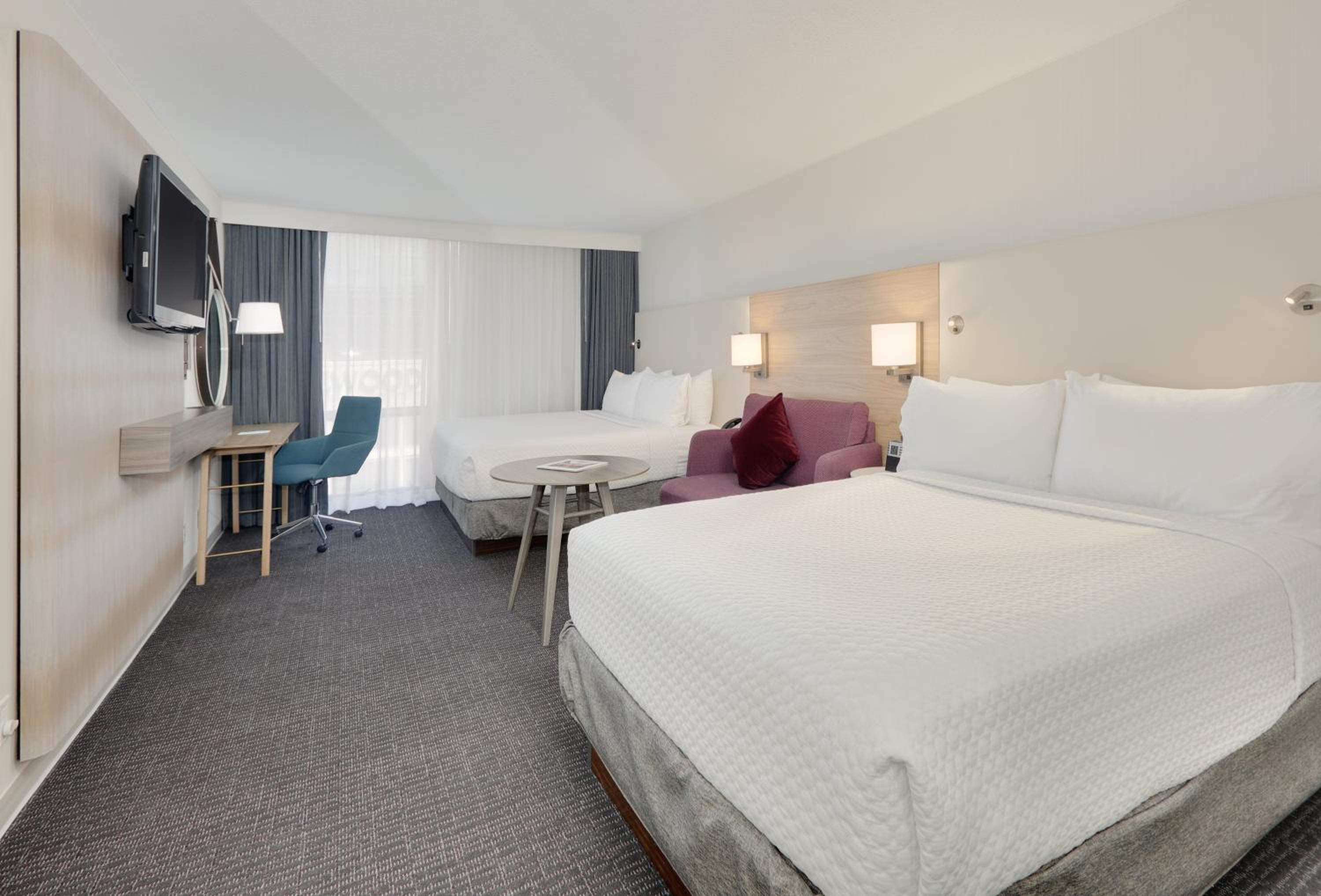 Premium Room with King and Double Bed - Photo 2