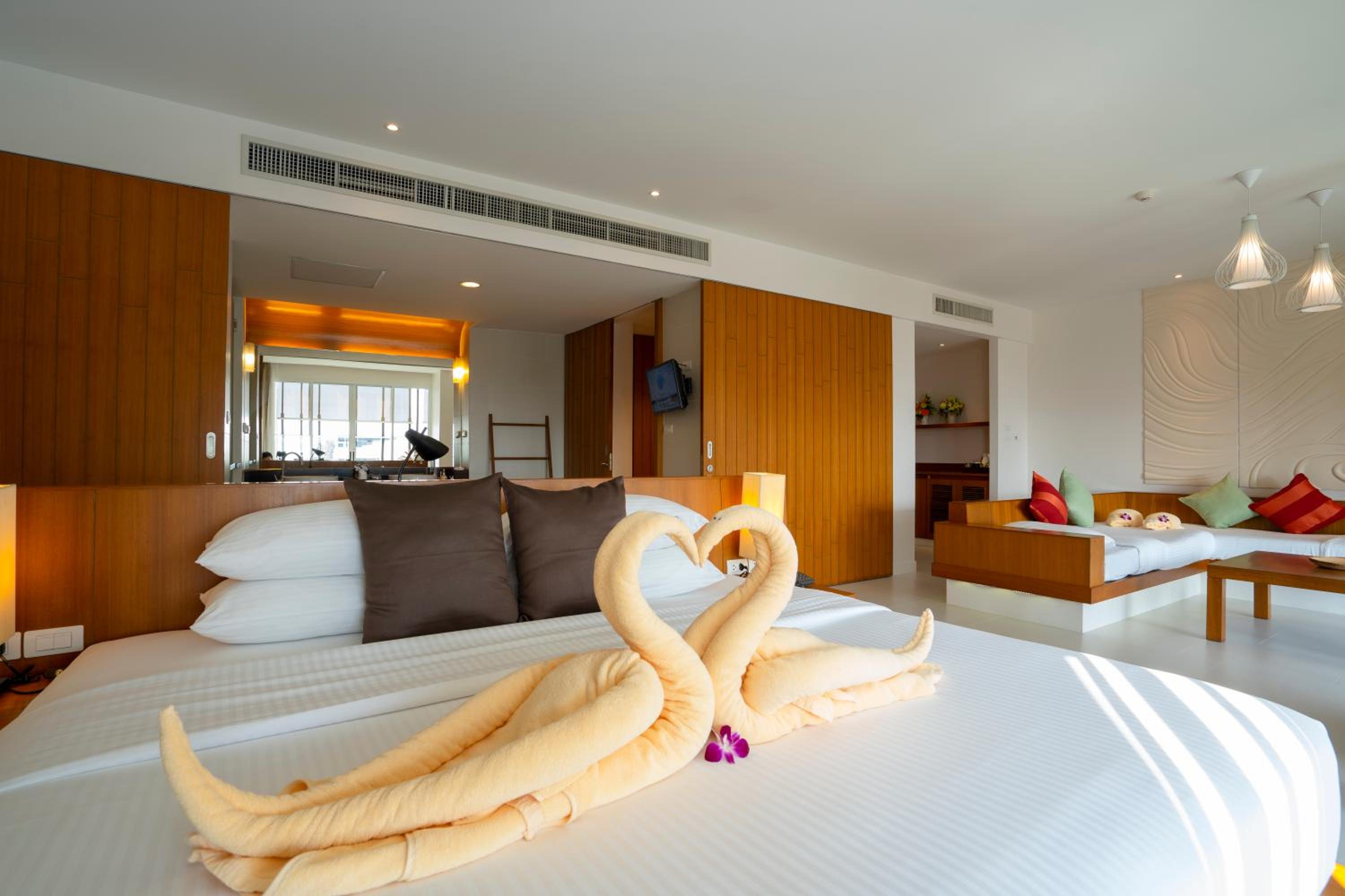 Family Suite with Spa Bath - Photo 1
