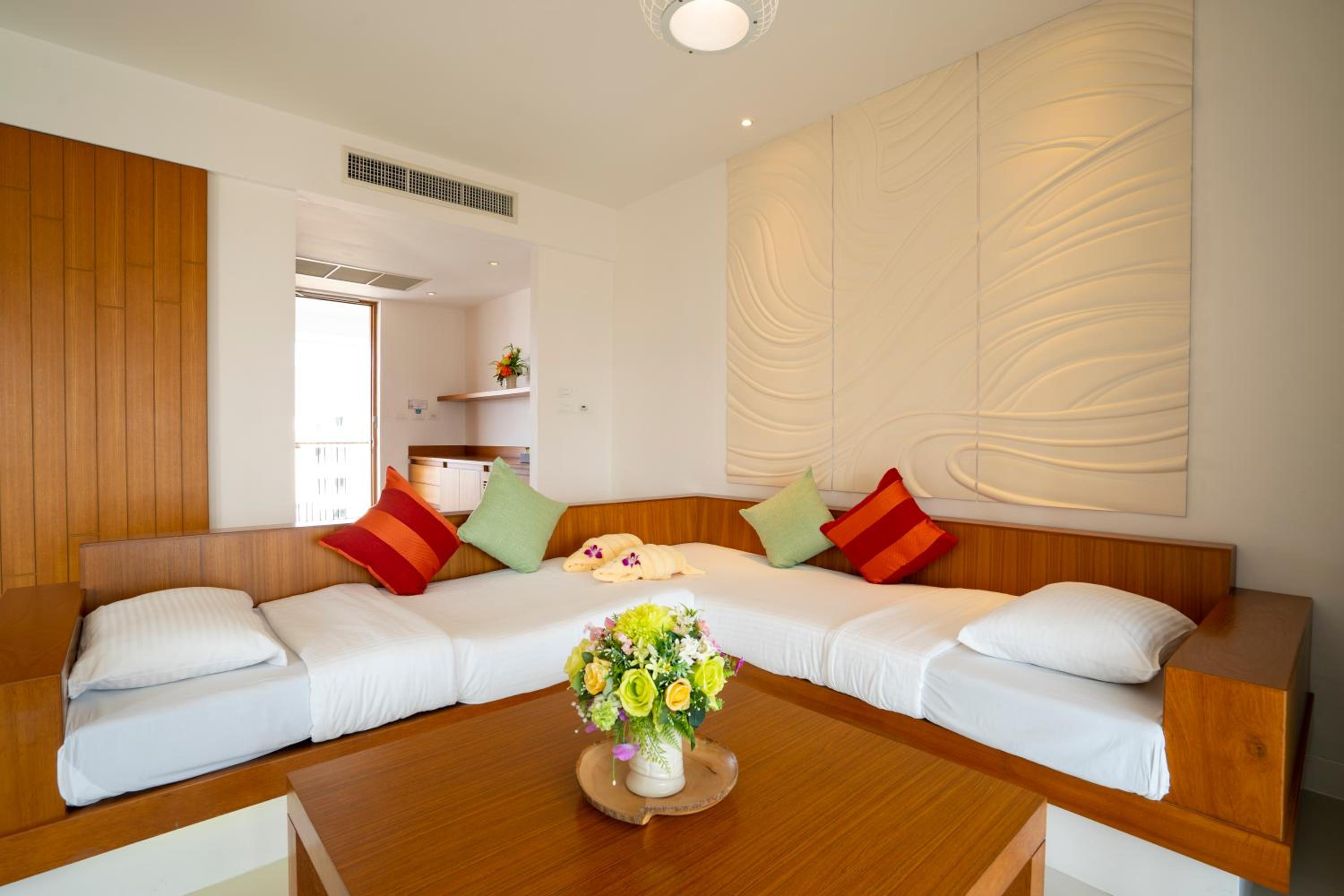 Family Suite with Spa Bath - Photo 11
