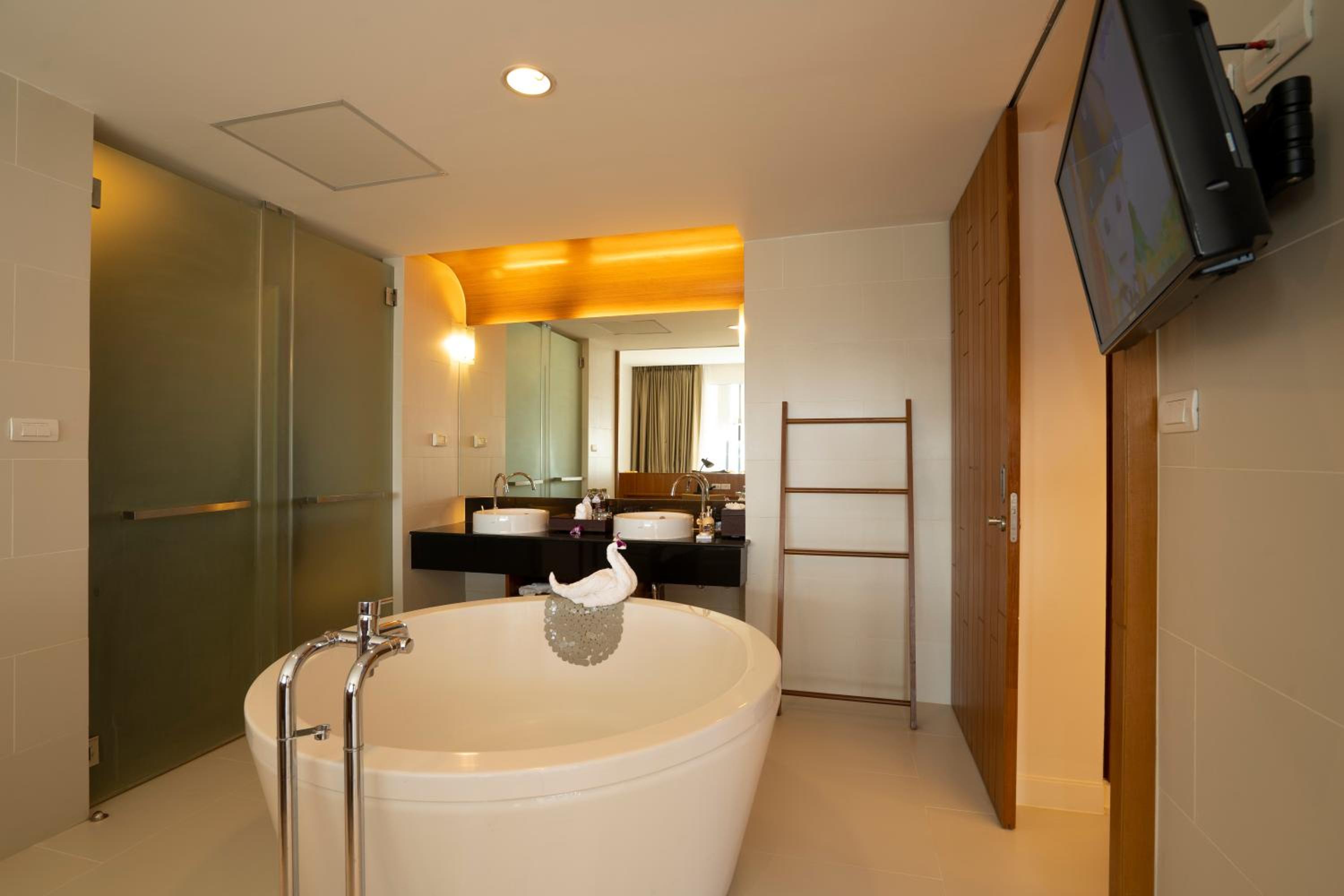 Jacuzzi Spa Suite - Photo 2