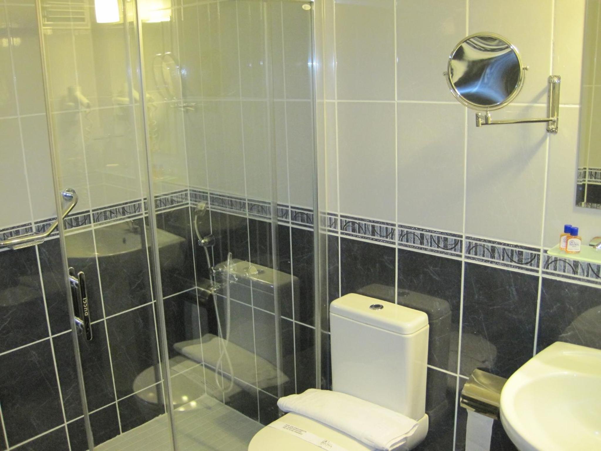 Standard Double or Twin Room photo 3
