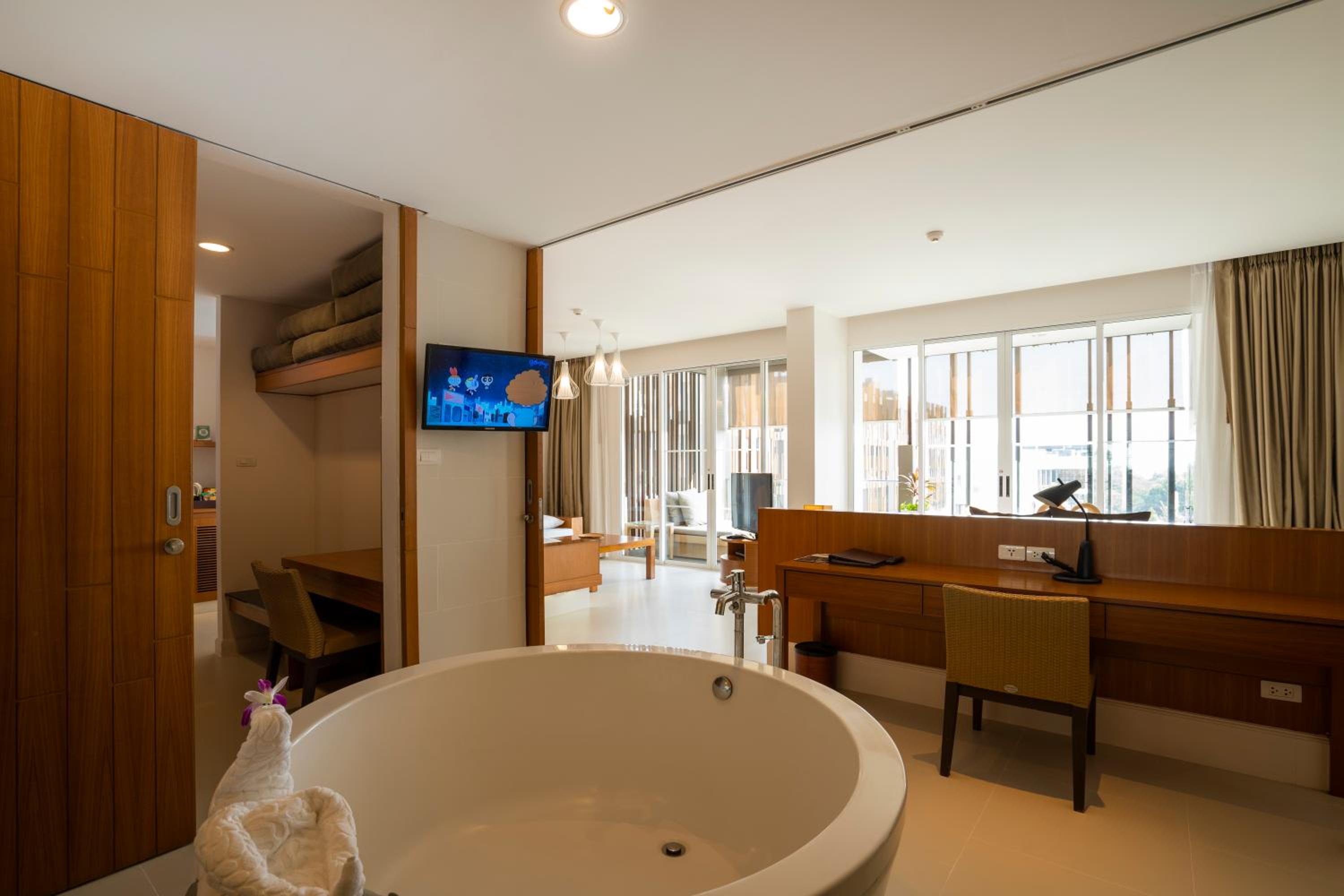 Jacuzzi Spa Suite - Photo 18