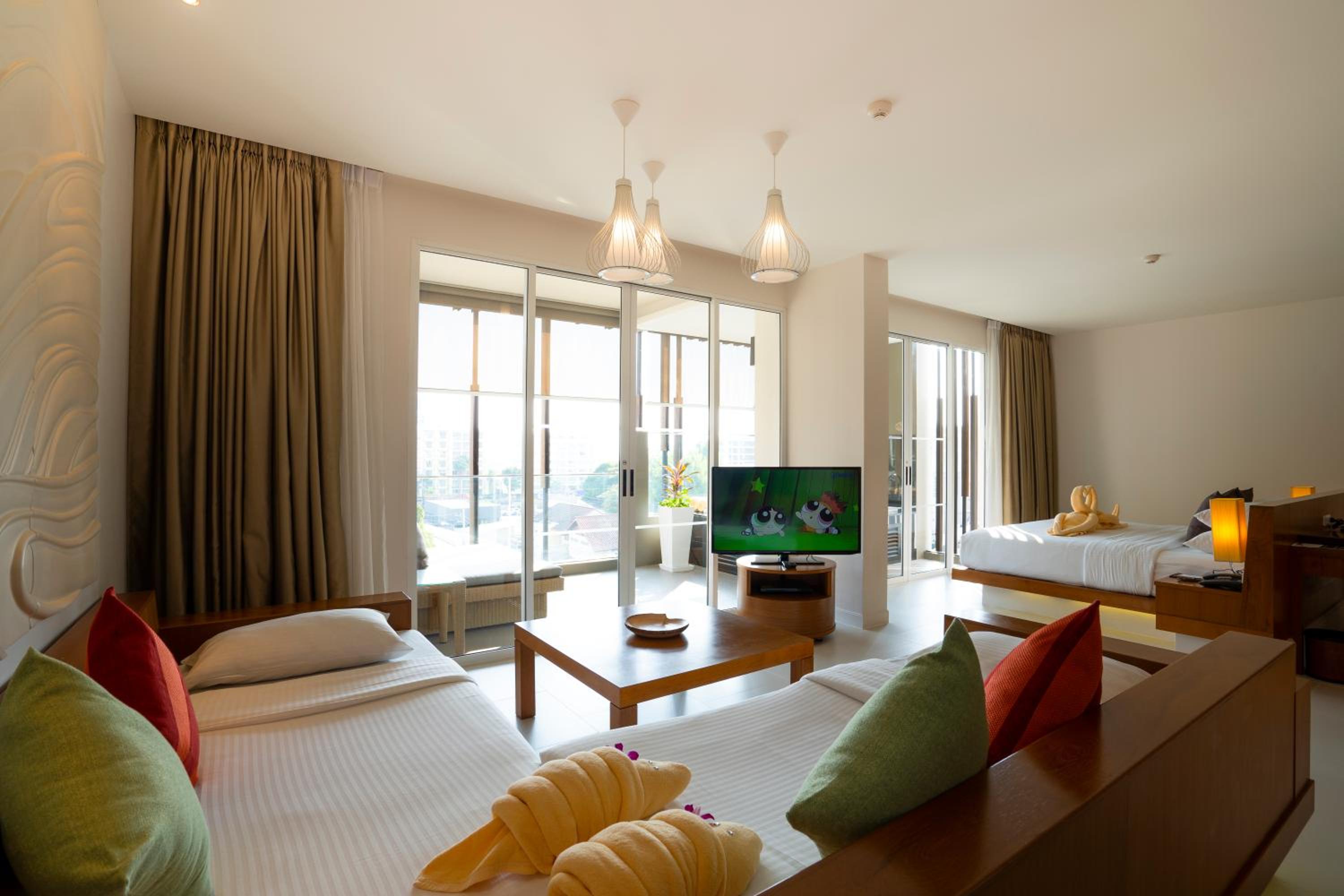 Family Suite with Spa Bath - Photo 9