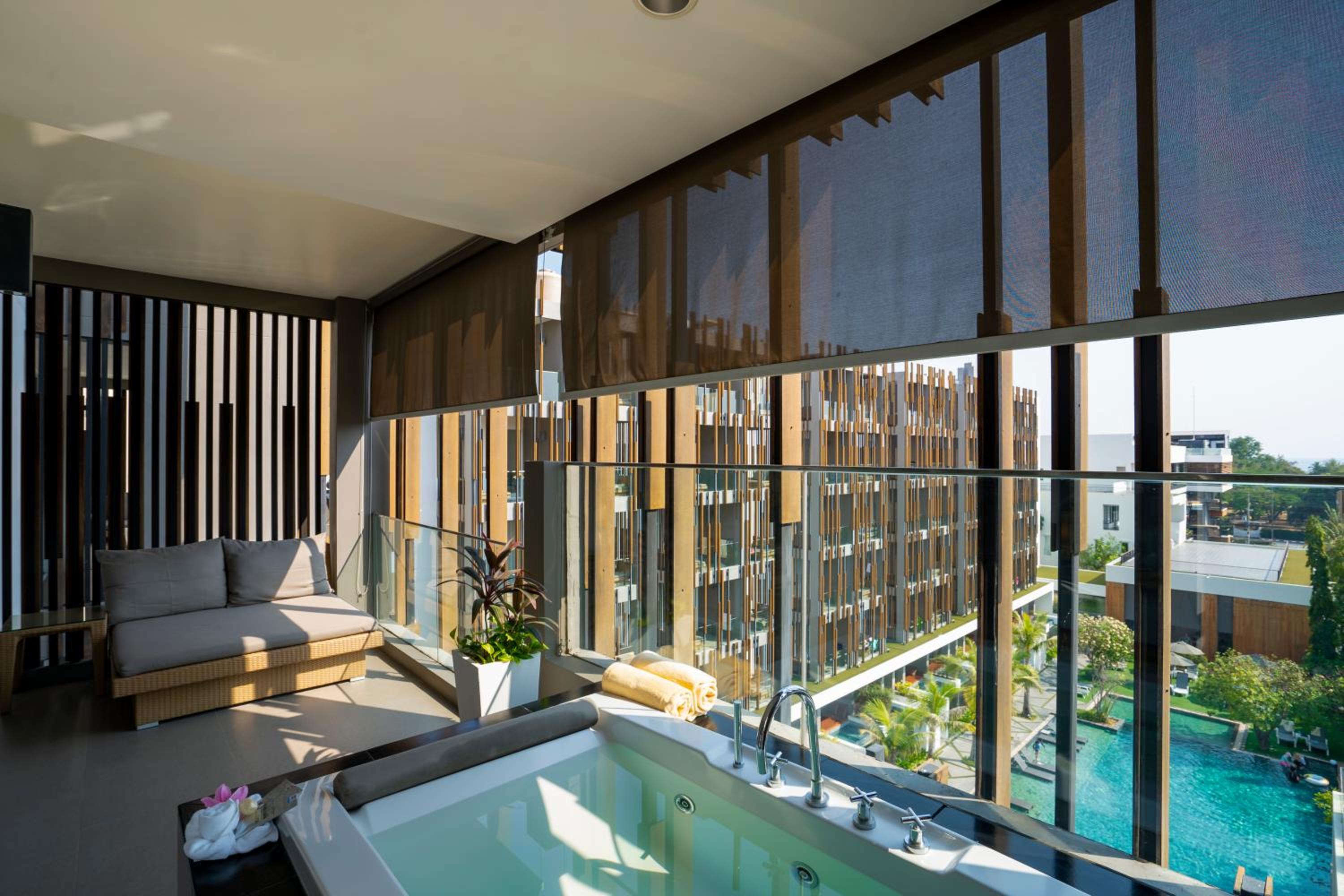 Family Suite with Spa Bath - Photo 6