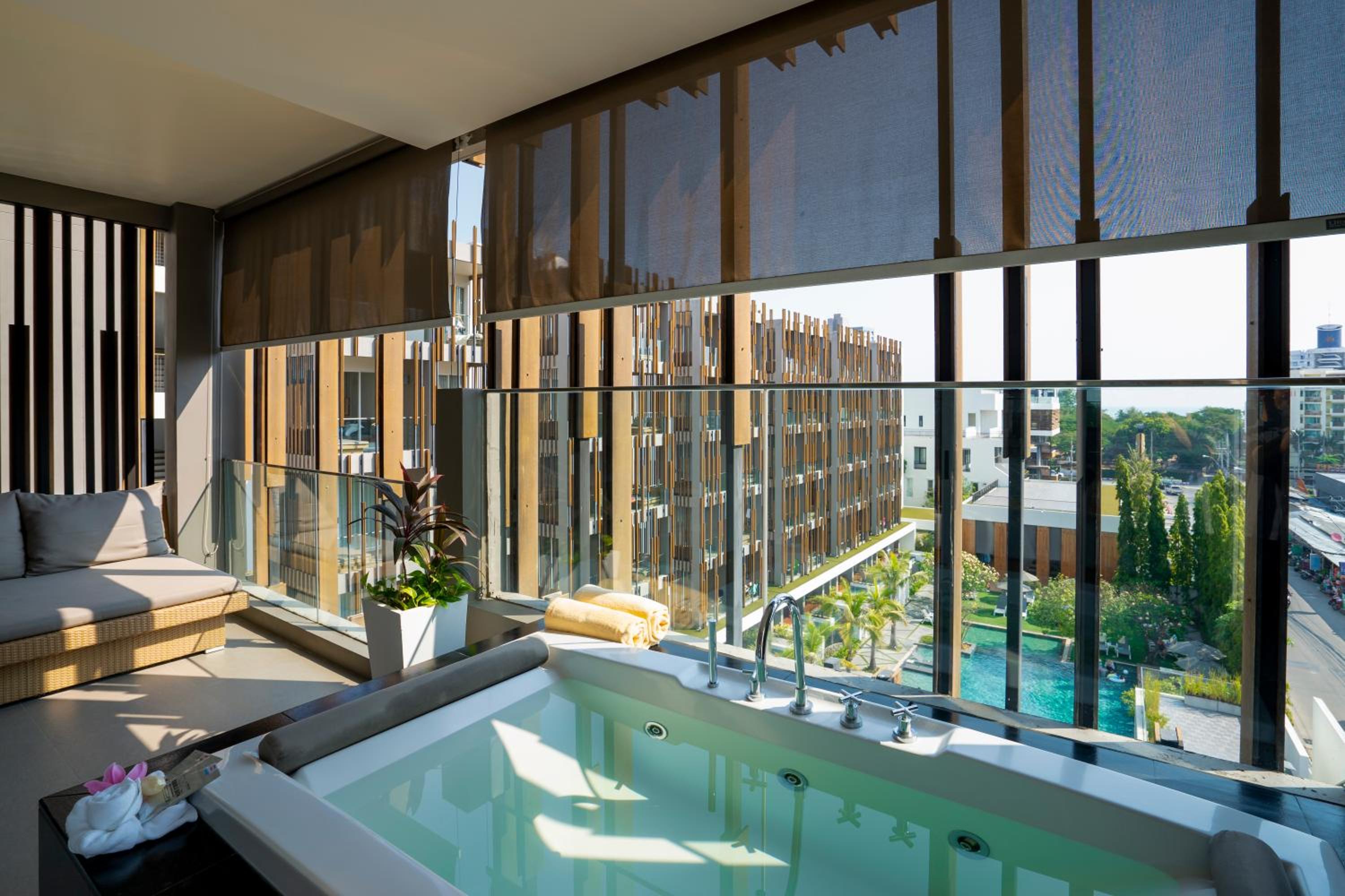 Family Suite with Spa Bath - Photo 5