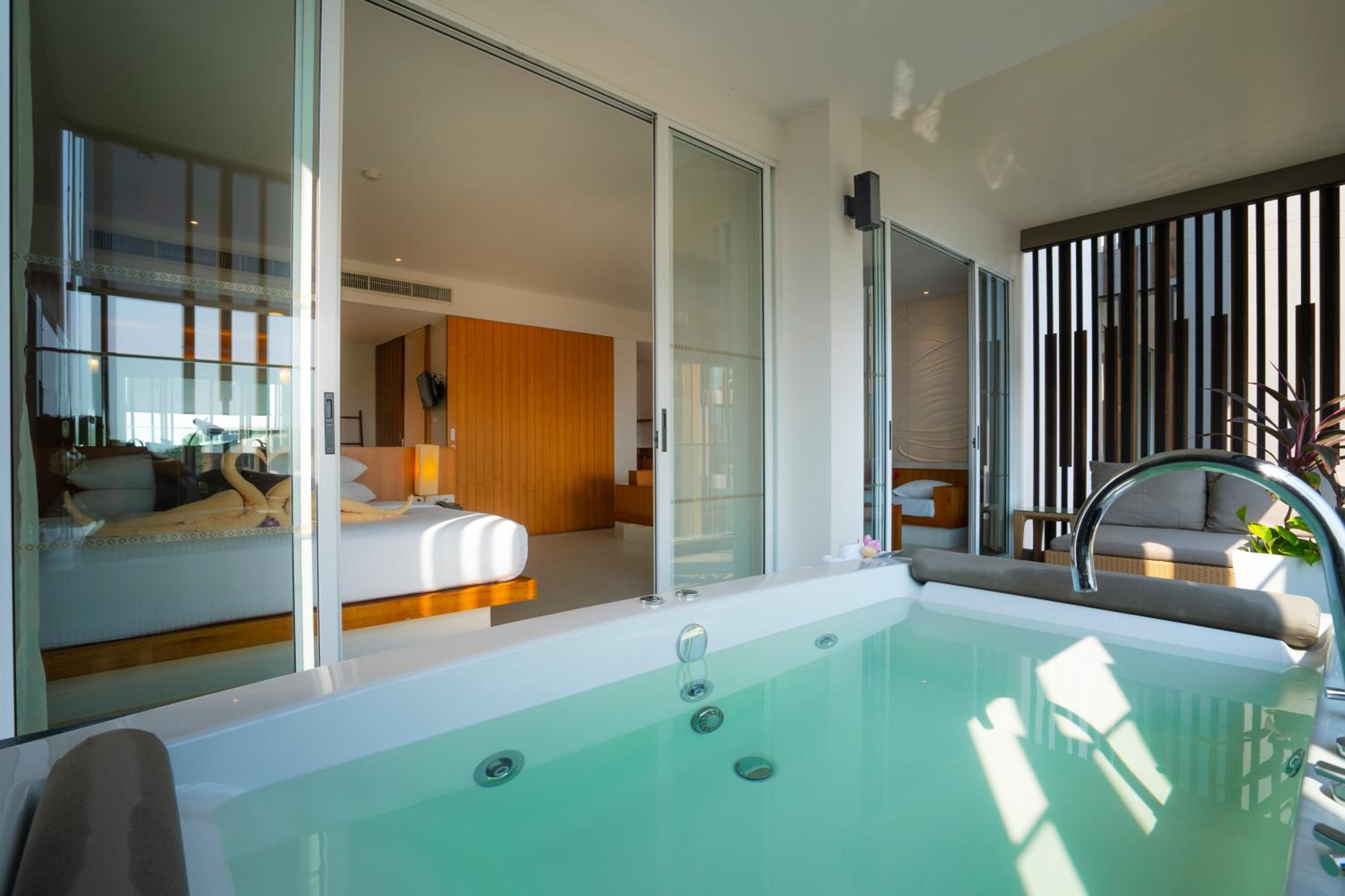 Family Suite with Spa Bath - Photo 8