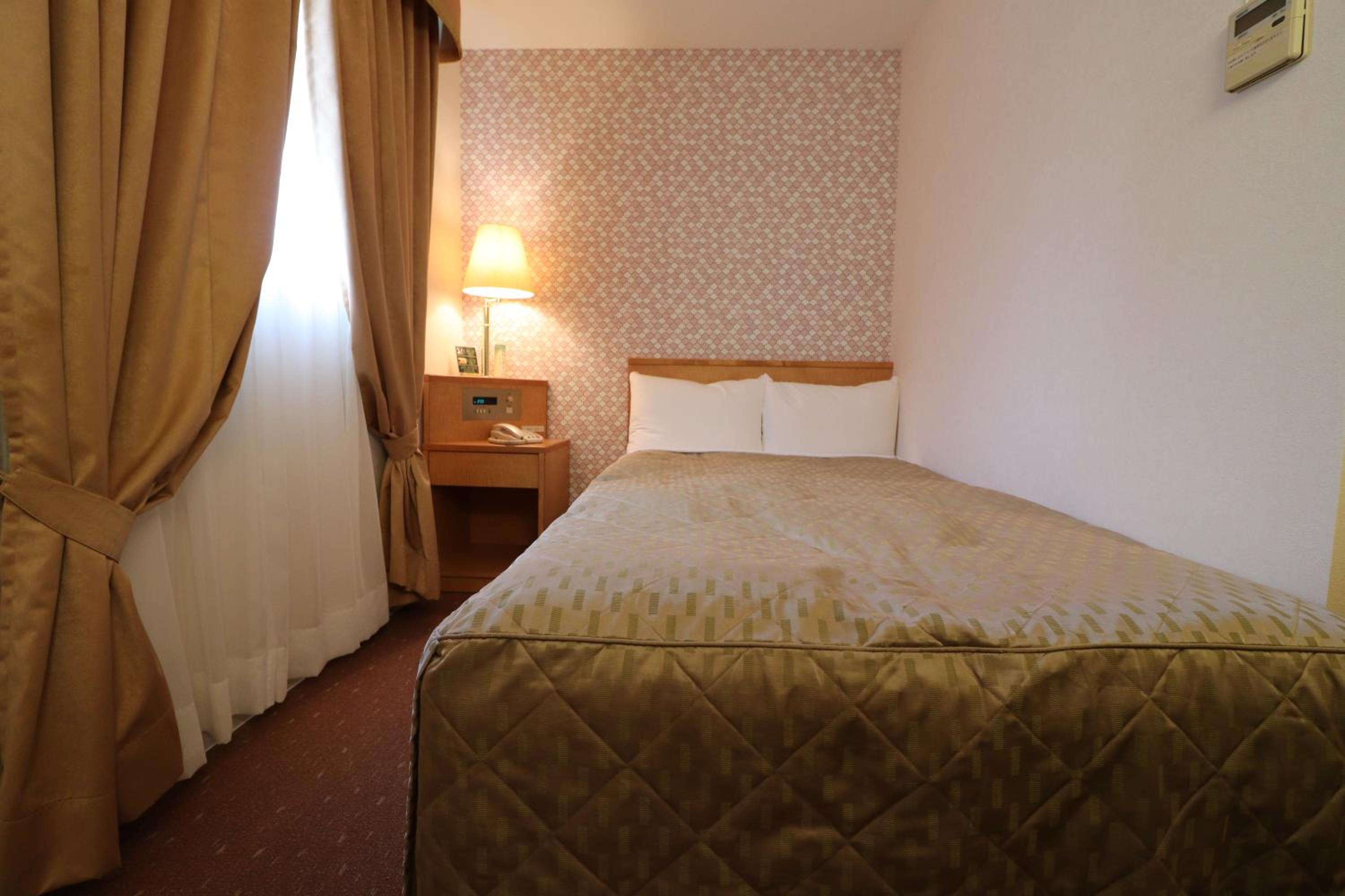 Minimum Stay Offer - Double Room with Small Double Bed - Smoking photo 1