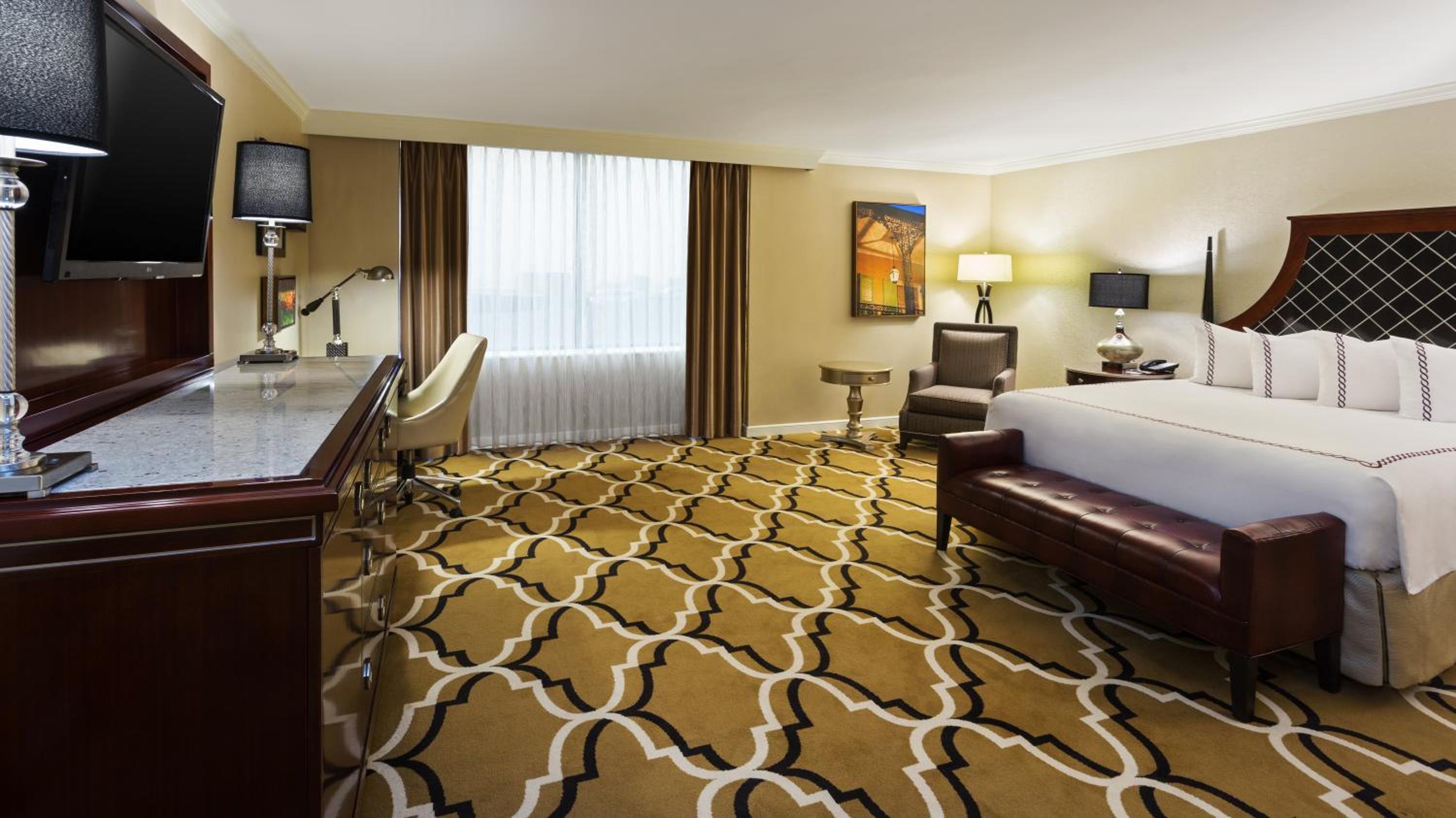 Premium King Room - Photo 5