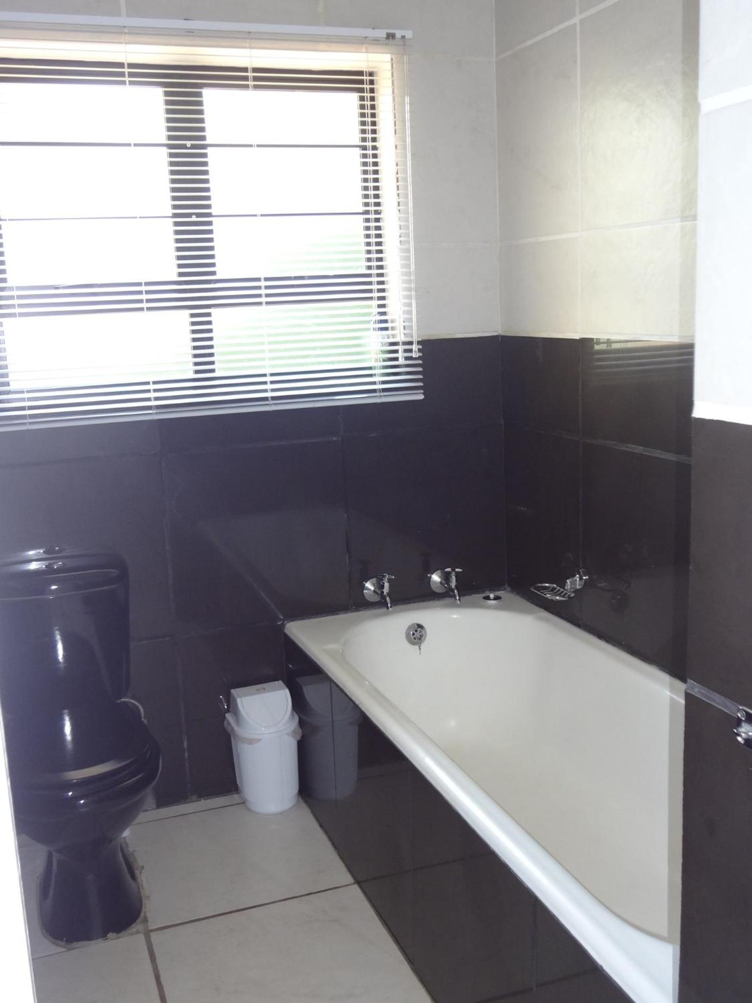 Four-Bedroom House photo 2