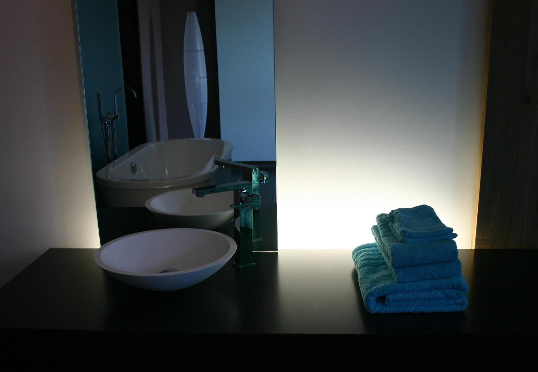 Deluxe Double Room with Balcony photo 2