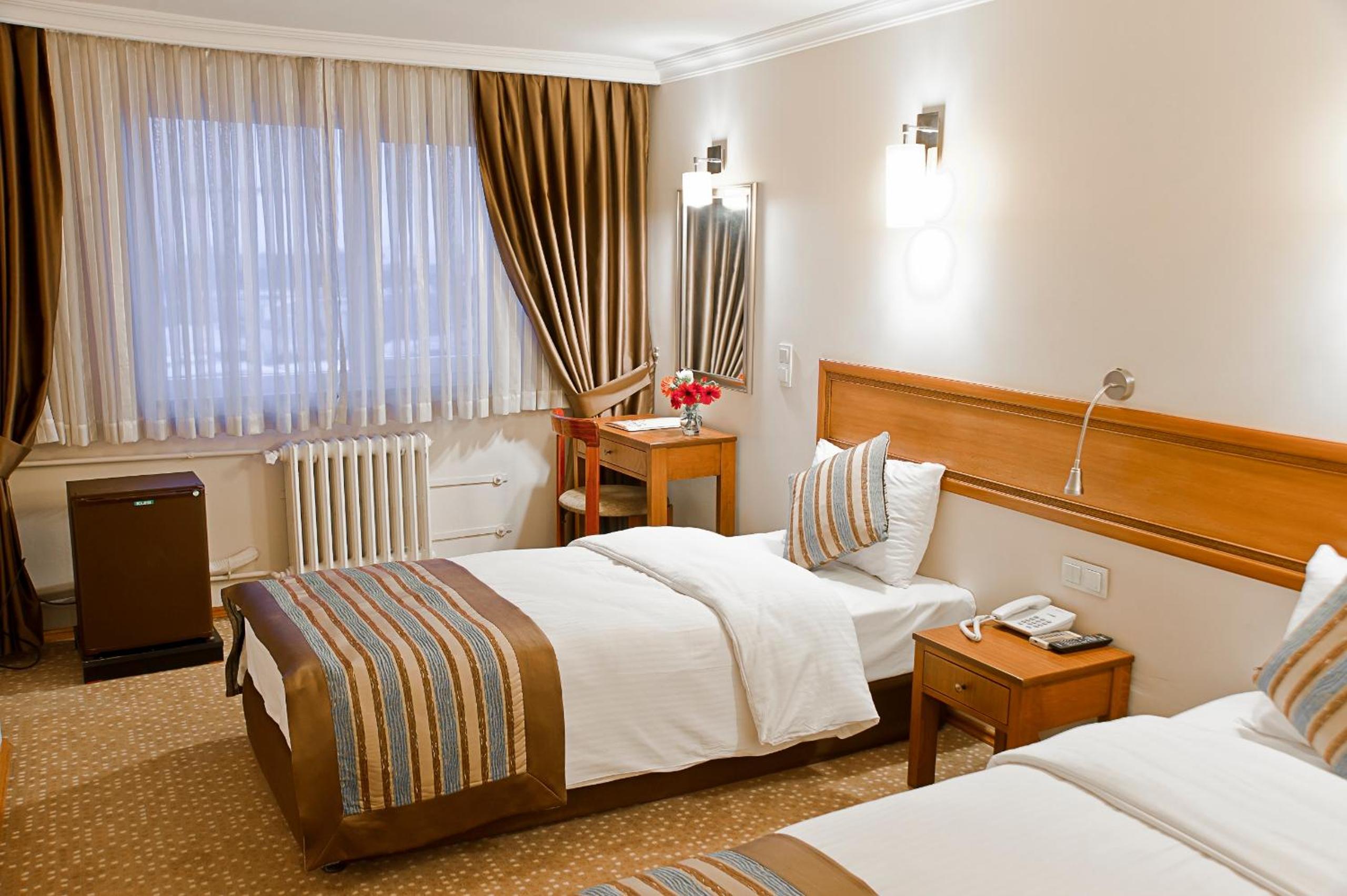 Standard Double or Twin Room photo 2
