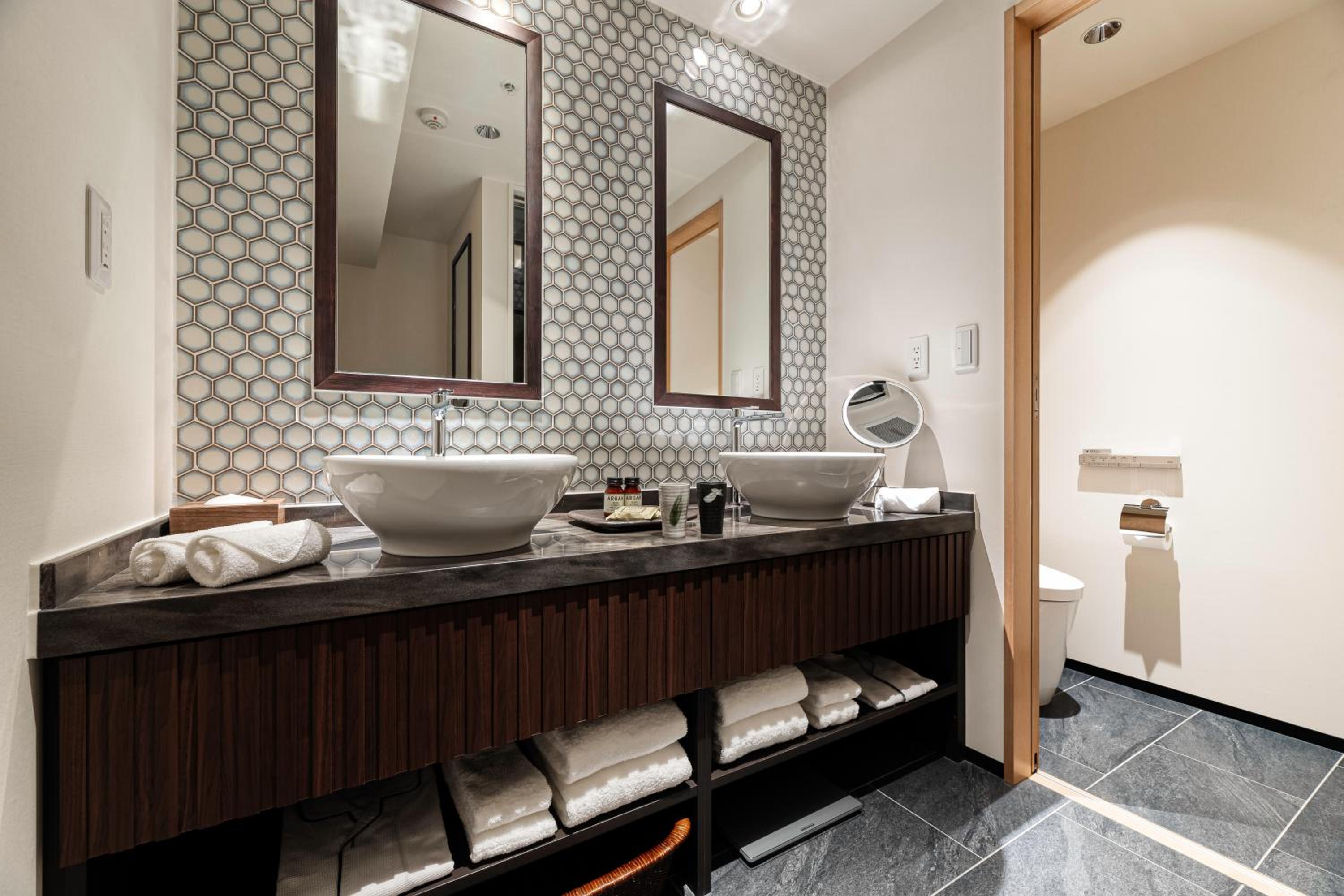 Japanese-Style Corner Suite with Skytree View and Open-Air Bath, photo 6
