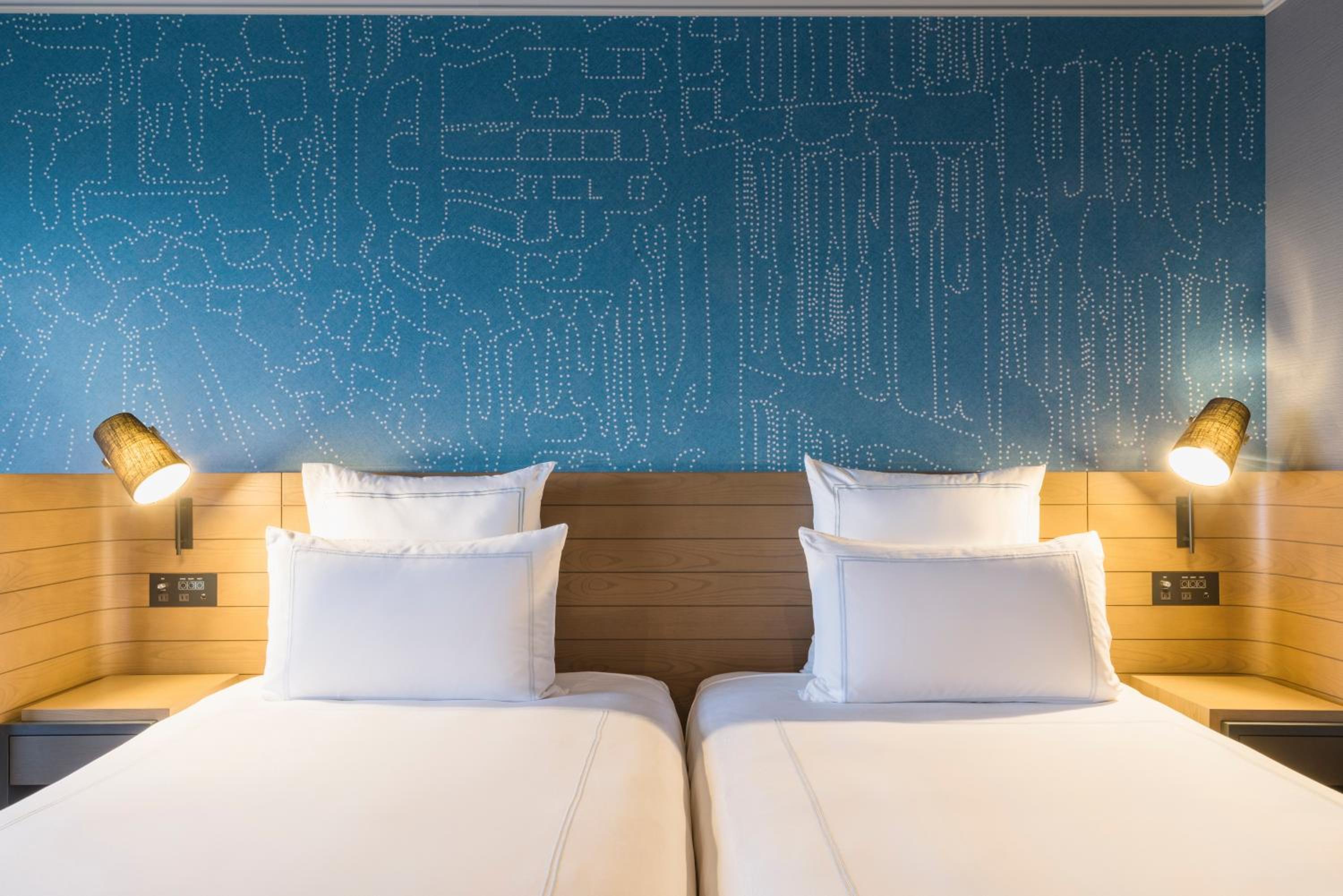Executive Twin Room with Access to Executive Lounge - Photo 4