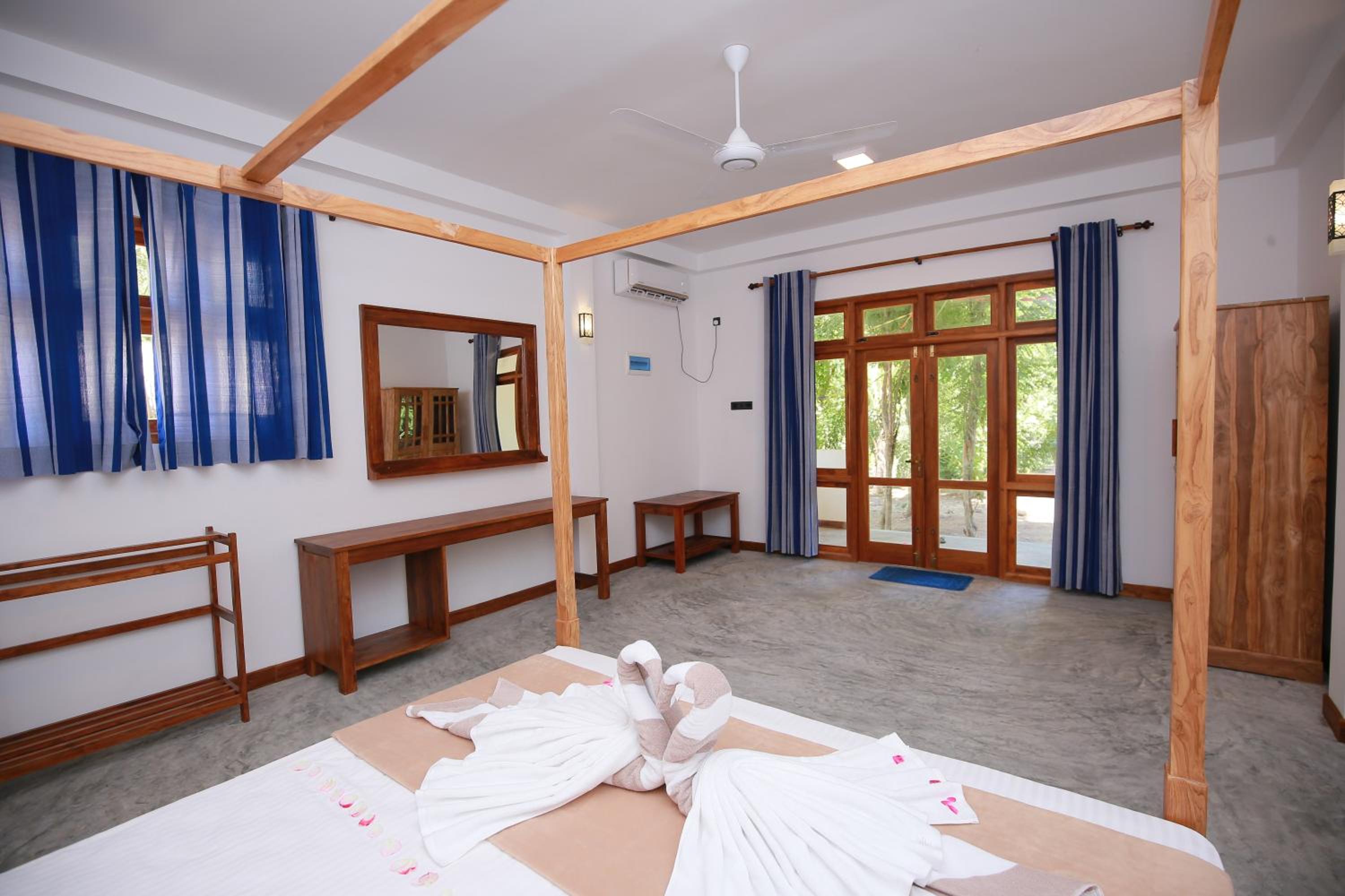 Deluxe Double Room with Balcony photo 1