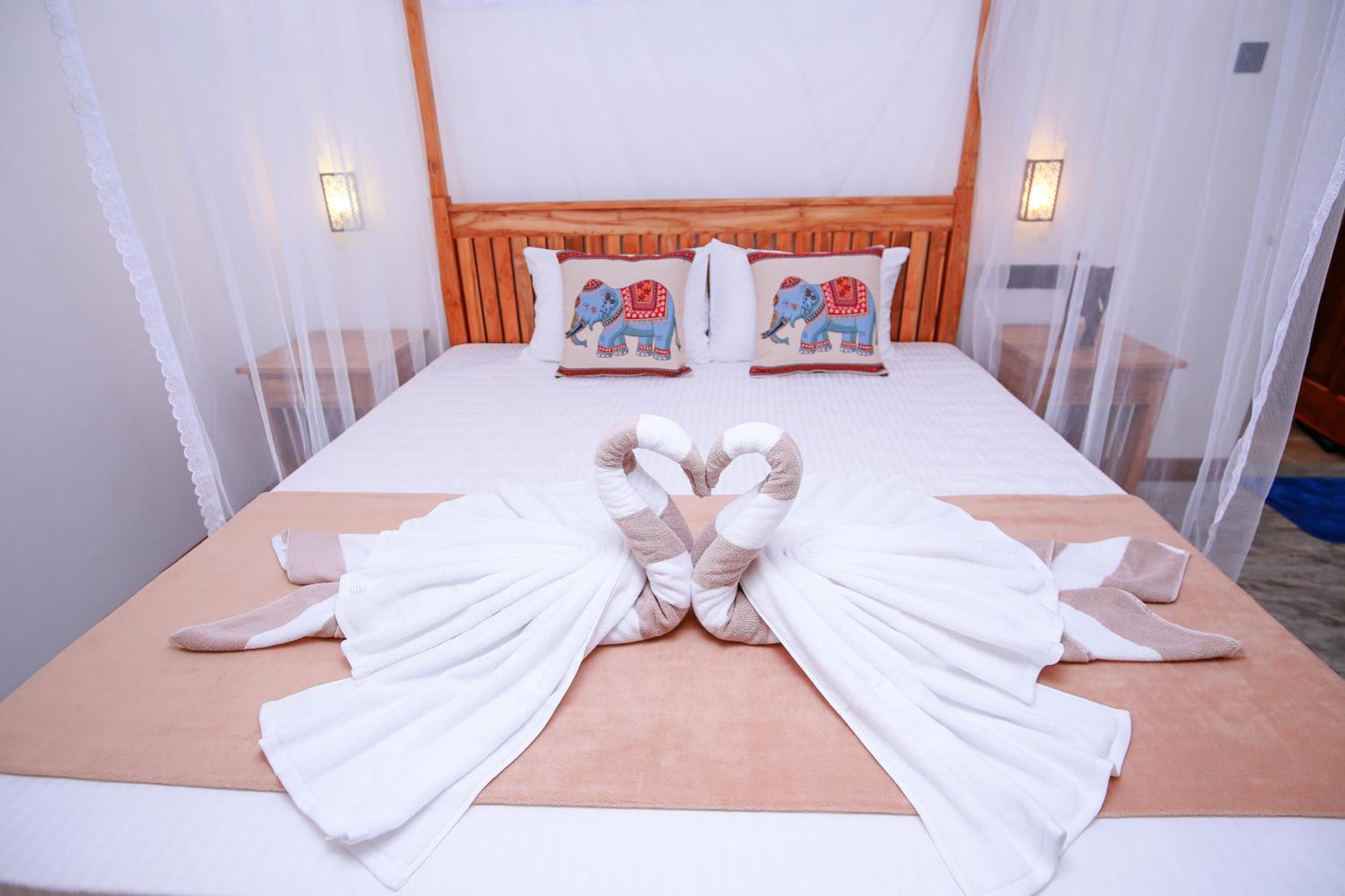Deluxe Double Room with Balcony photo 2