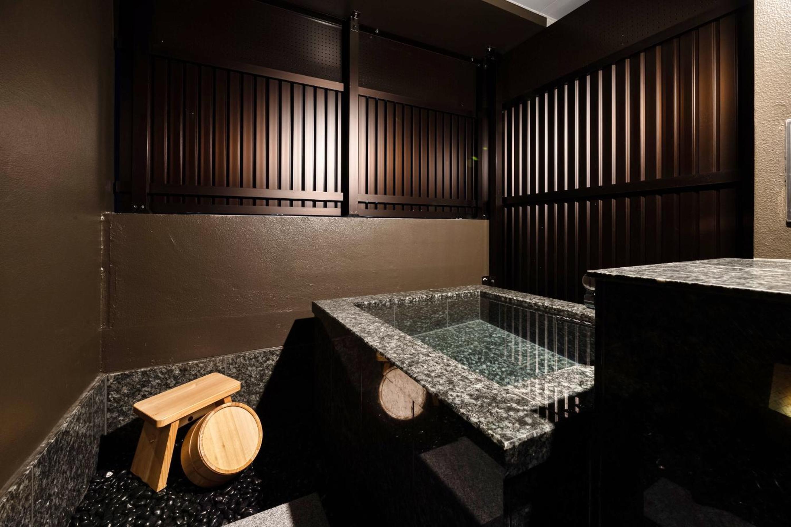Japanese-Style King Bed Room with Partially Open-Air Bath, photo 6