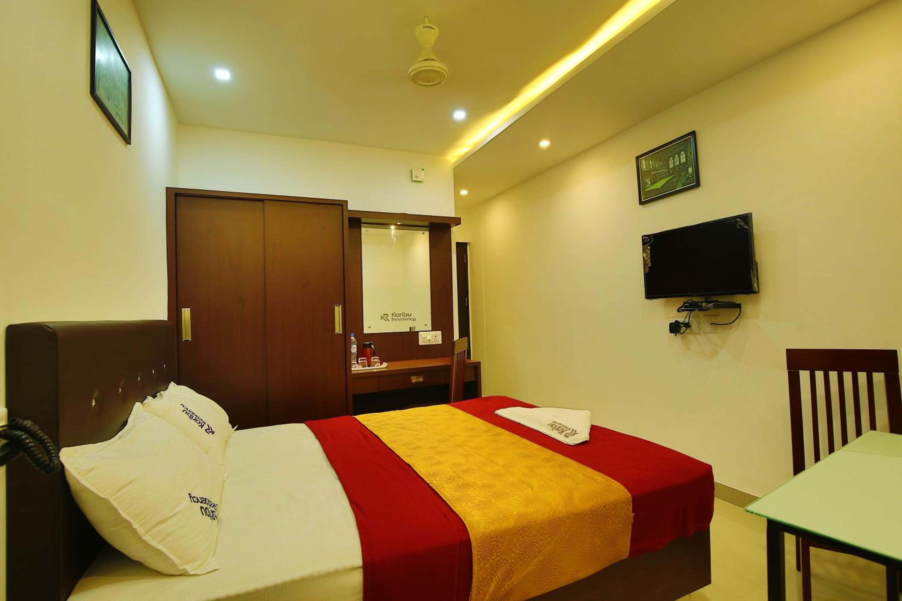 Double Room with Private Bathroom - Photo 1