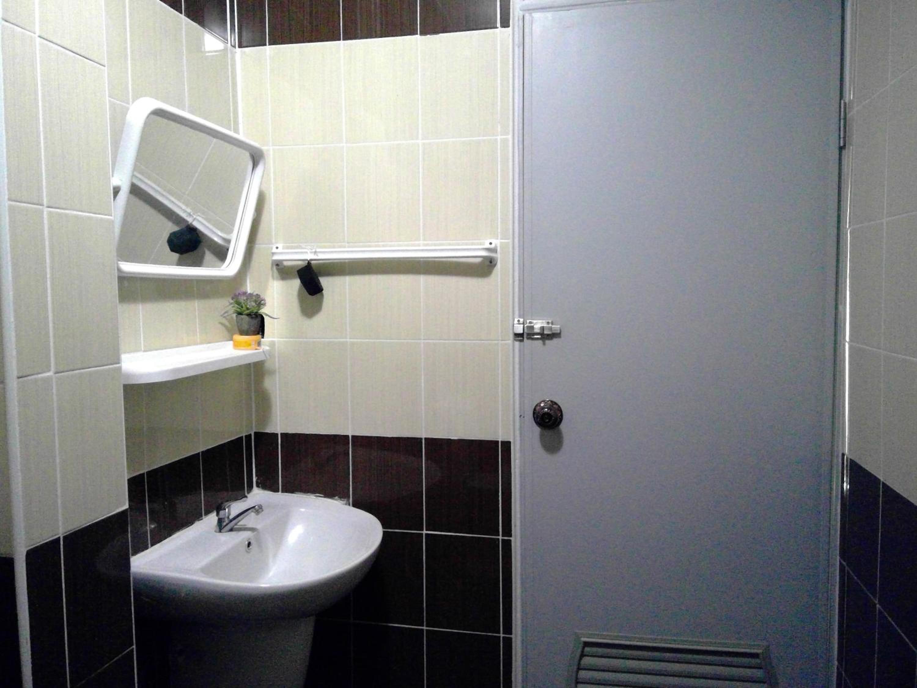 Budget Double Room - Photo 3