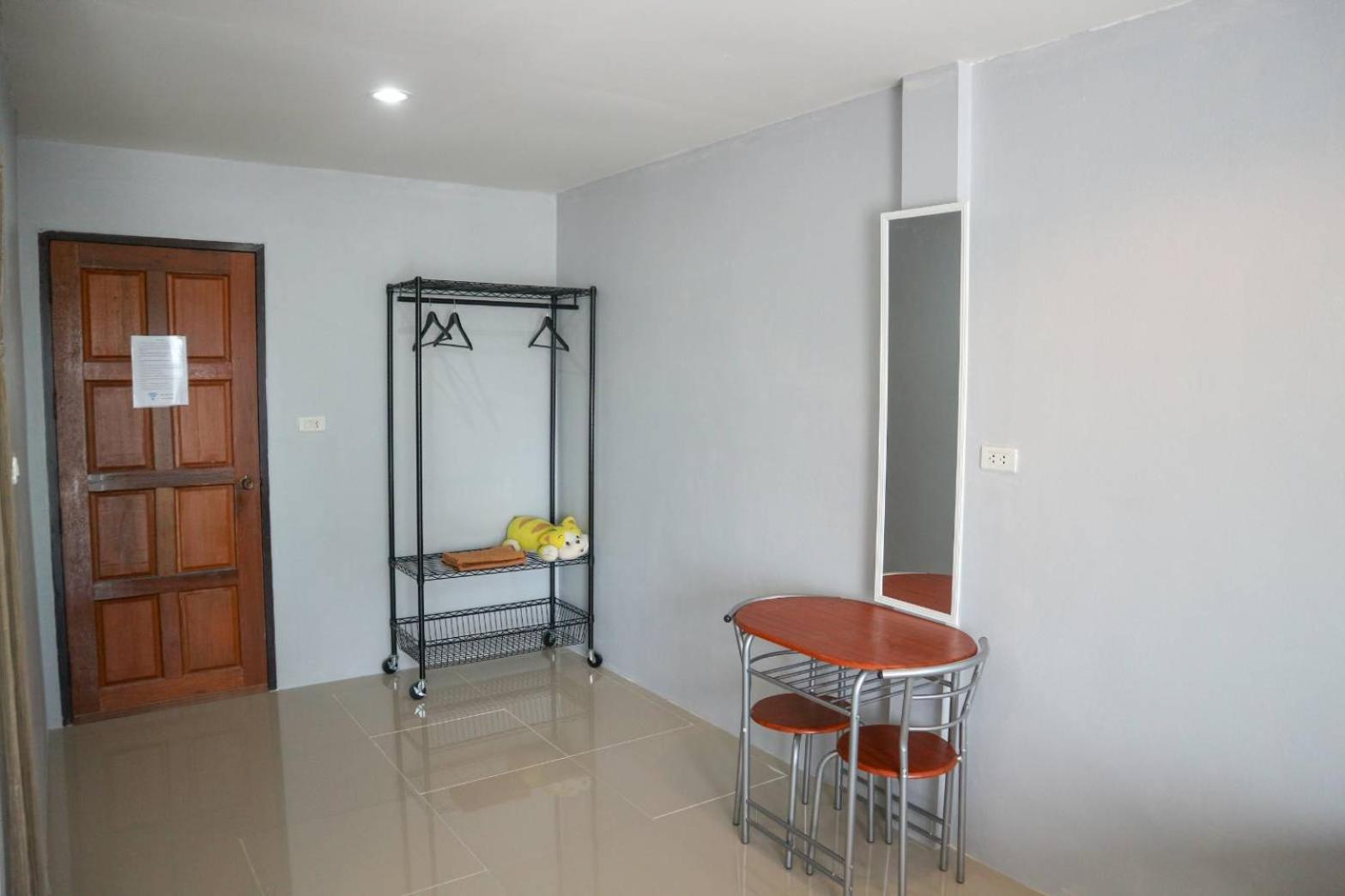 Double Room with Private Bathroom - Photo 5