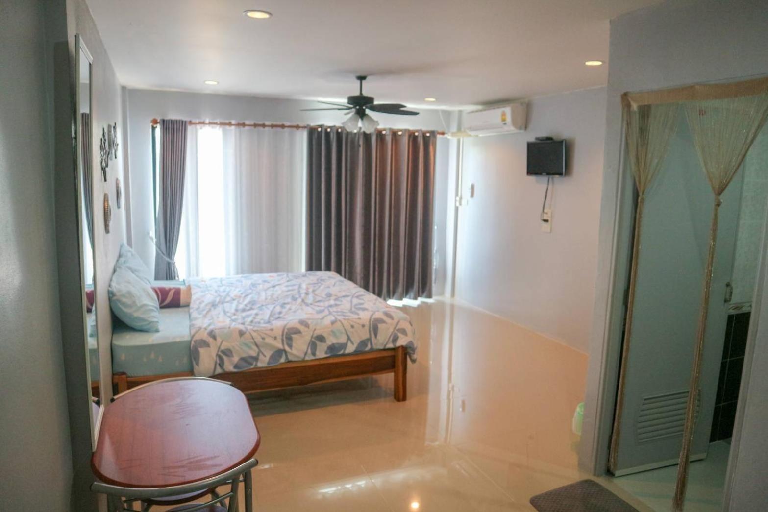 Double Room with Private Bathroom - Photo 11