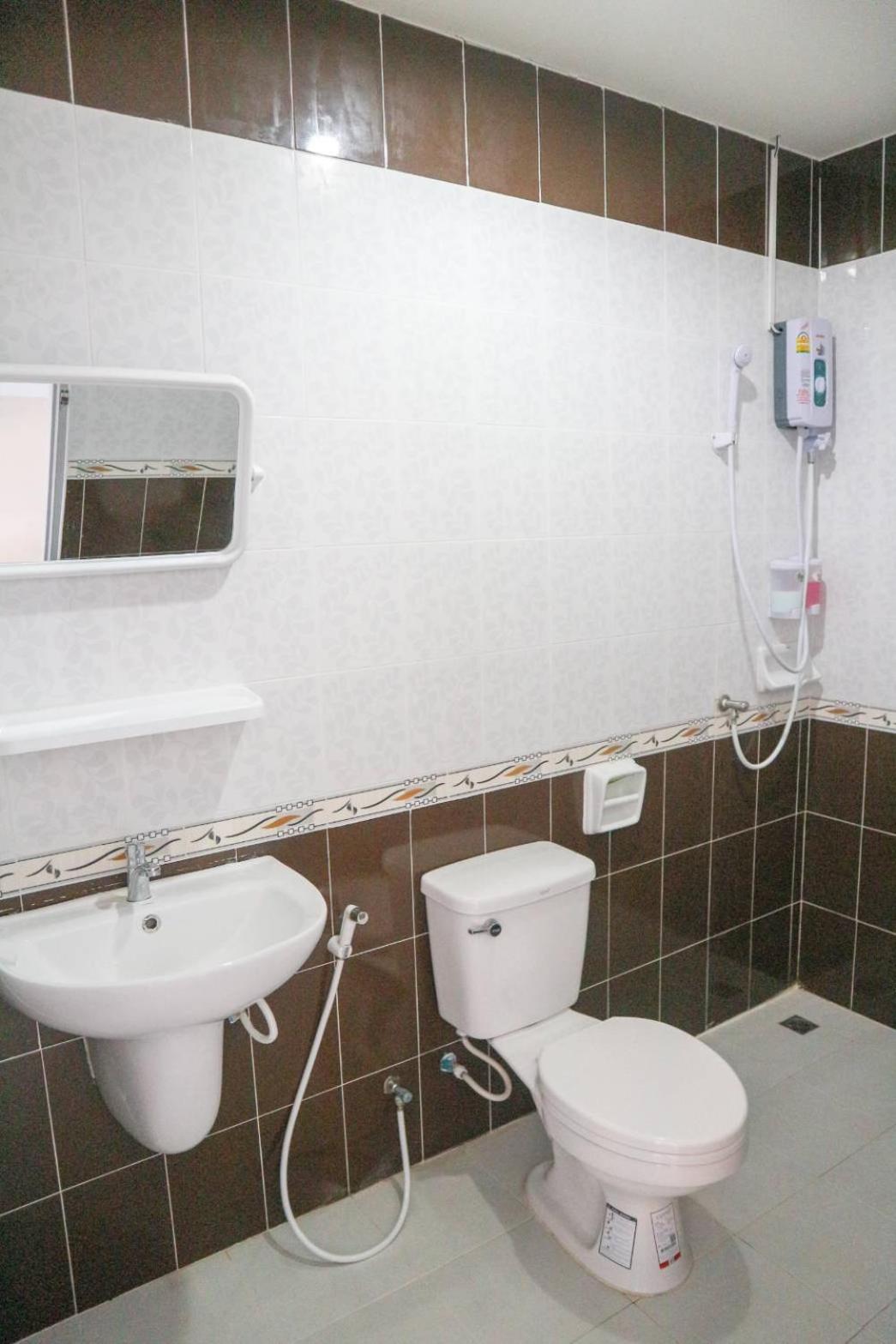 Double Room with Private Bathroom - Photo 2