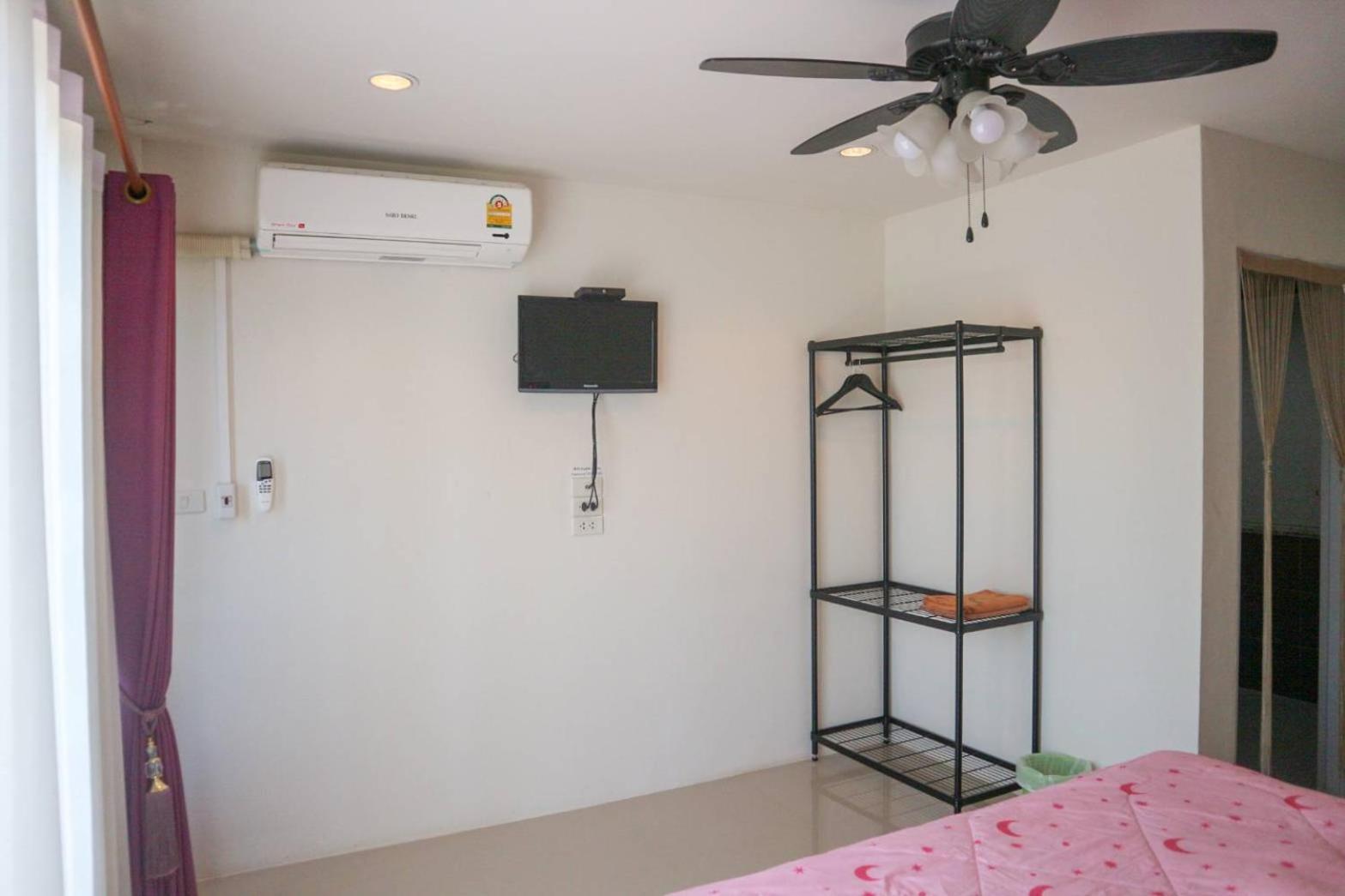 Double Room with Private Bathroom - Photo 15