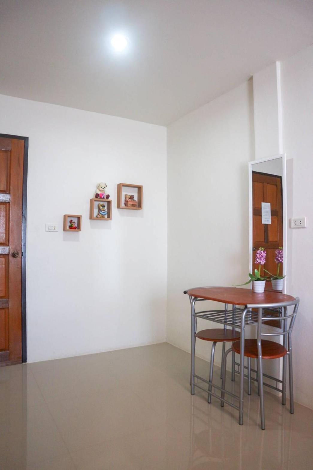 Double Room with Private Bathroom - Photo 16