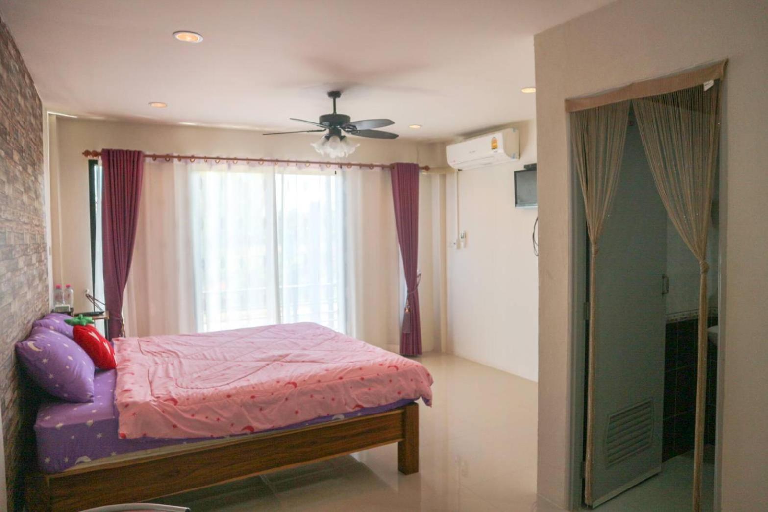 Double Room with Private Bathroom - Photo 19
