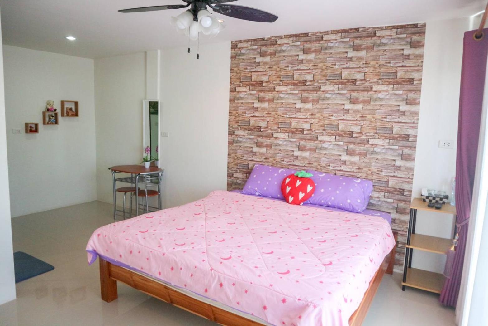 Double Room with Private Bathroom - Photo 22