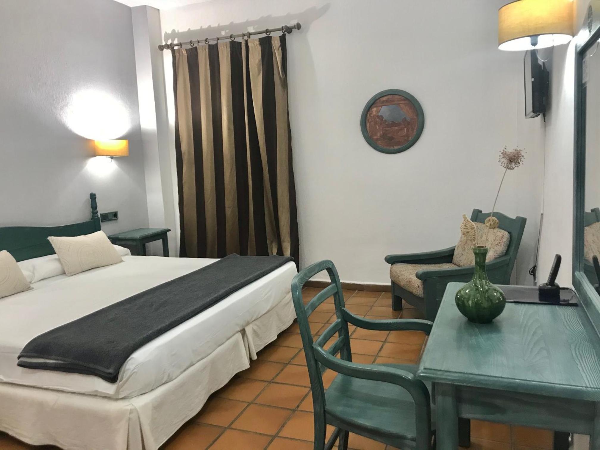 Habitación Estándar con Cama Queen