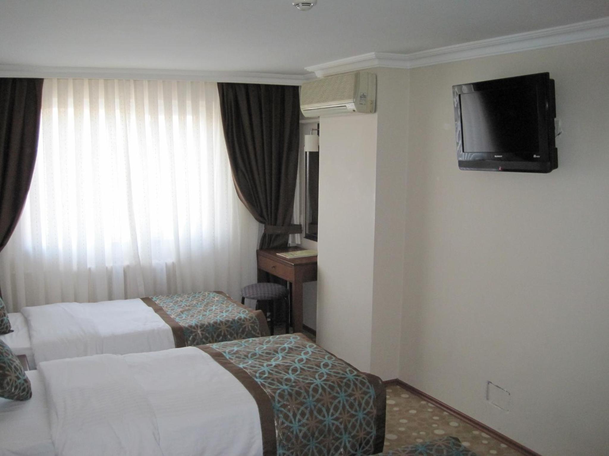Standard Triple Room photo 2
