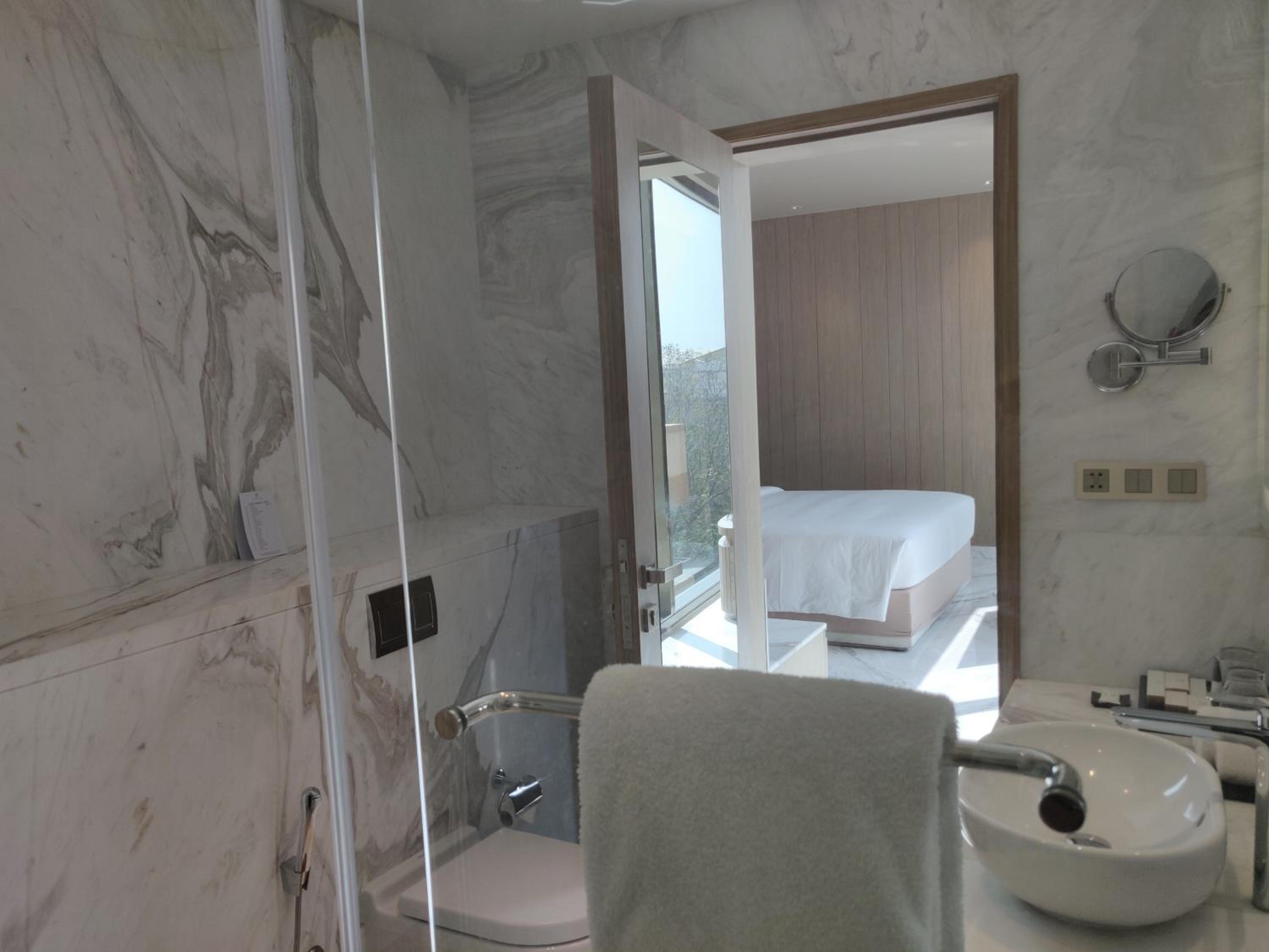 Executive Room - Photo 5