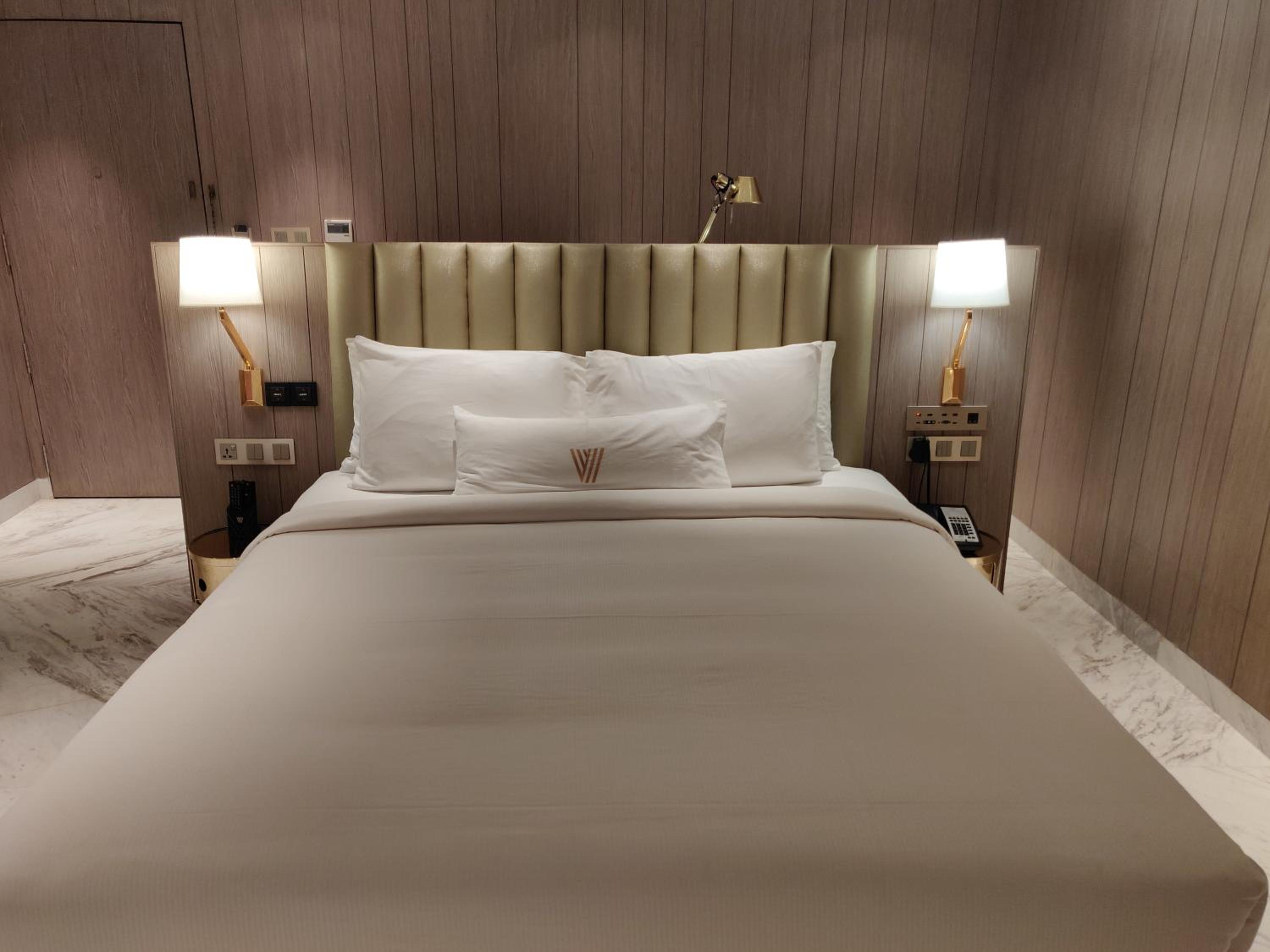 Executive Room - Photo 13