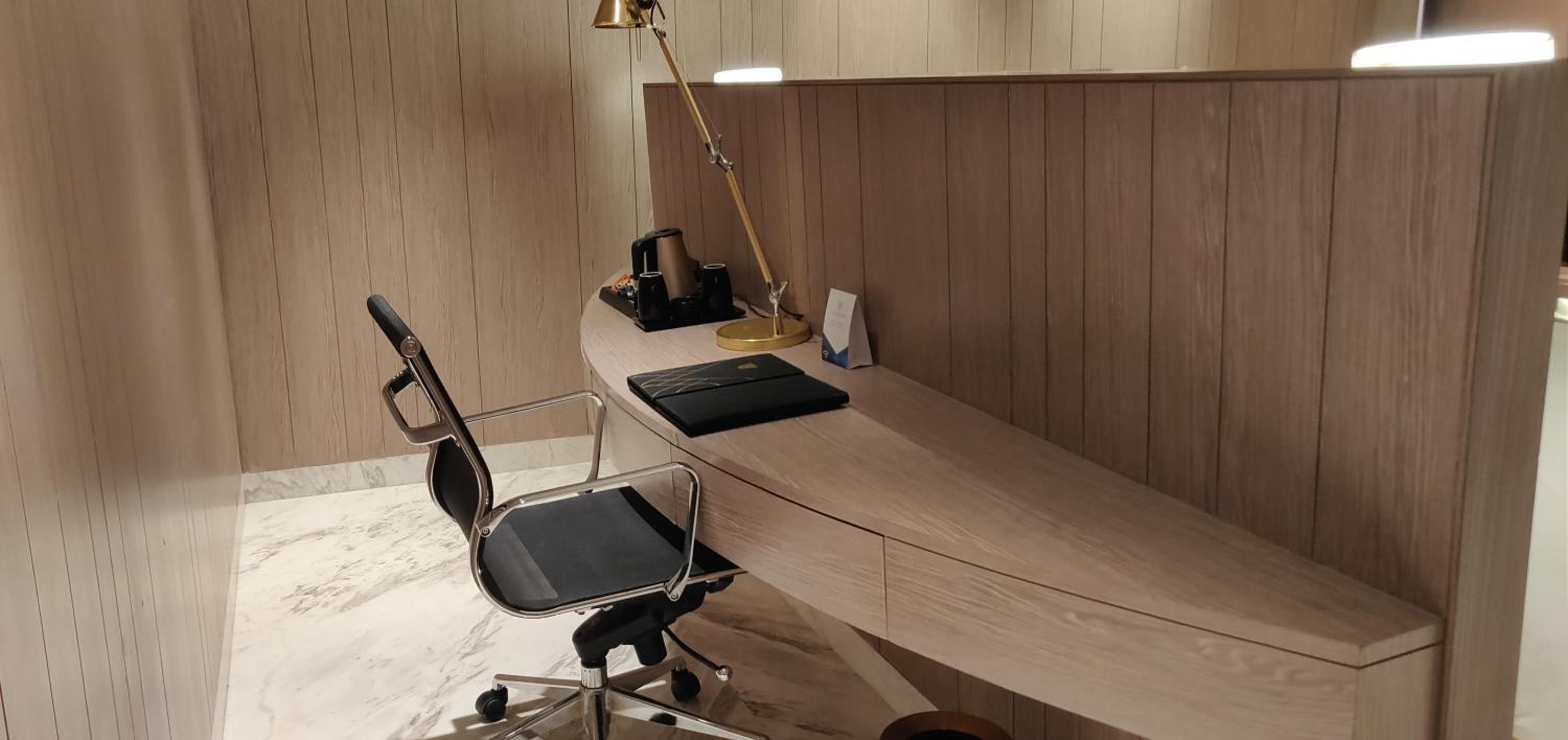 Executive Room - Photo 9